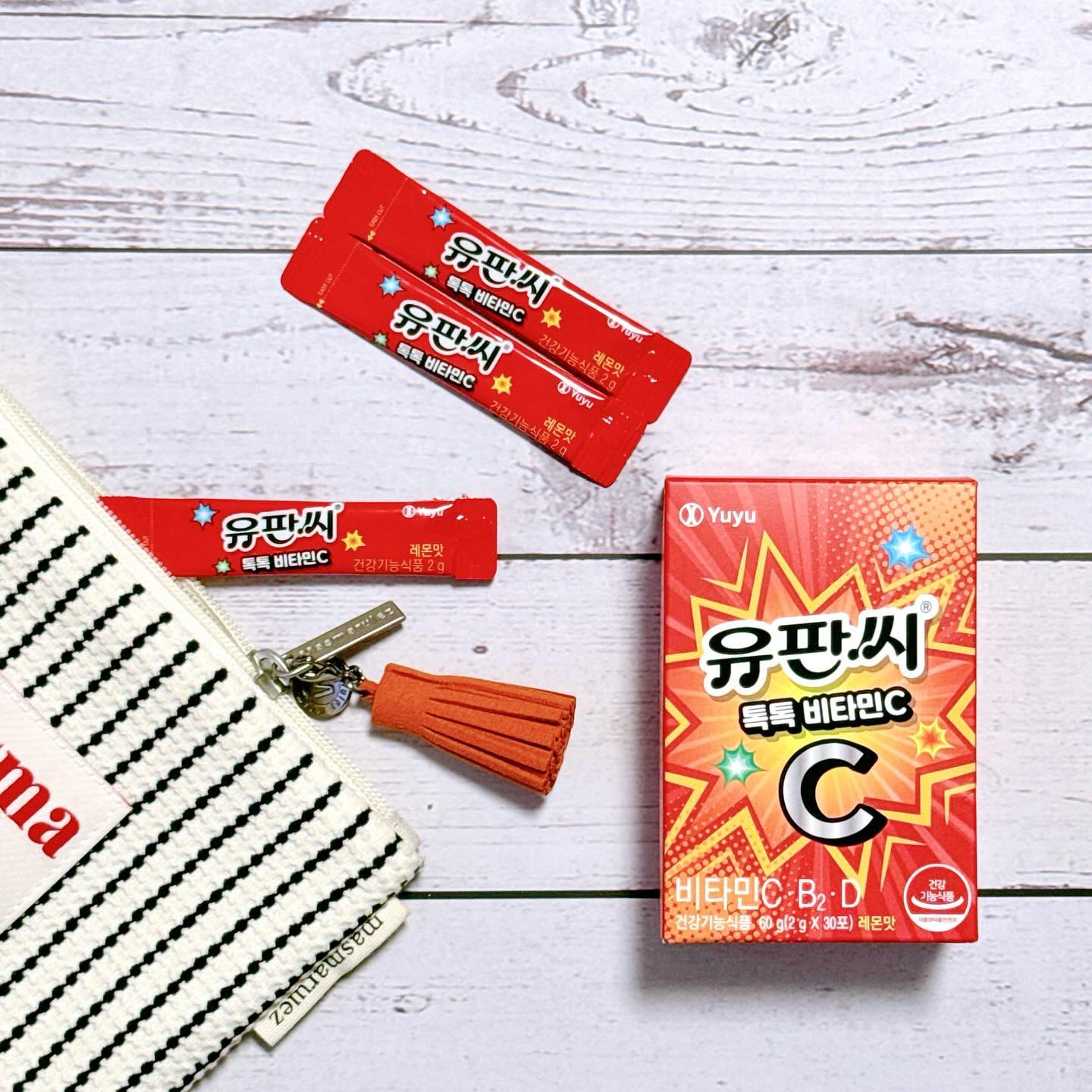 #협찬 

열심히 챙겨먹는 비타민C! 전 분말타입을 좋아해요.
신맛을 녹여 먹기 좋아해 노랑이 구입하곤 한답니다.

이번에 만나 본 색다르고 재미난 비타민C 유유제약
유판씨 브랜드 신상품 유판씨톡톡 비타민C 라지요!

안전하고 신뢰도 높은 제약회사인 유유제약 신상품
한포씩 개별포장 되어 있고 노랑노랑한 분말타입에
항산화, 피로회복에 필요한 비타민C  1일 영양성분
기준치 100% 충족 가능하다고하니 너무 좋으네요.

새콤달콤 레몬맛에 활력 충전에 좋은 유판씩톡톡의
최고 매력은 바로 톡톡 터지는 즐거움이 있다는 것!
어릴 적 먹던 톡톡이 바로 그 톡톡팝핑을 느낄 수가
있는 너무 재미있고 신선한 고함량 비타민C랍니다.

1일 1포 섭취하면 되는데요 모두 좋아하는 레몬맛과
재미있는 식감 아이들부터 어른들 함께 즐겨 보아요.

 
yuyunature_ko 
 
#유유제약 #비타민C #유판씨톡톡 #비타민C분말 #온가족 #피로회복