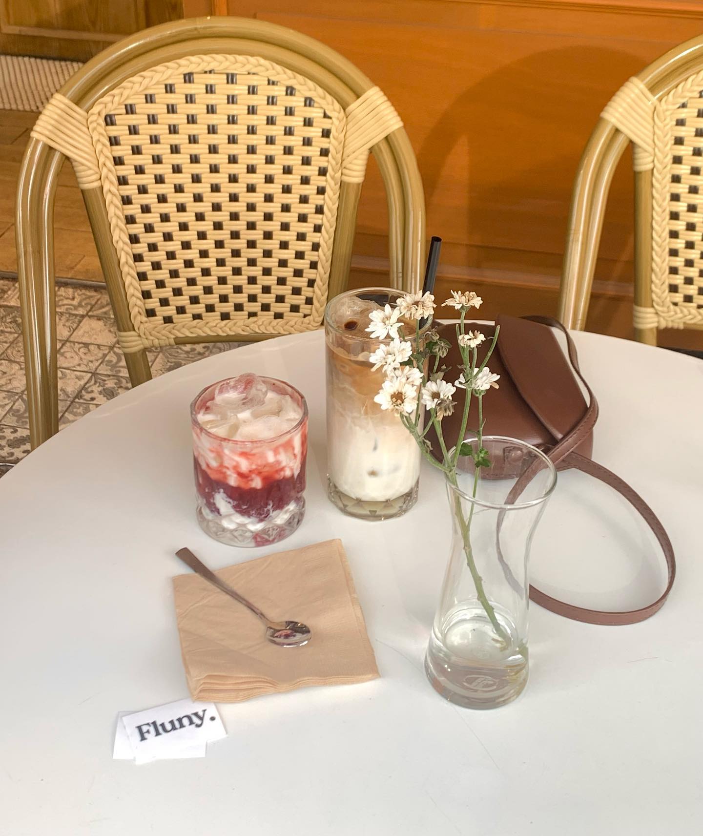 달고나맛 딸기라떼🥛🍓