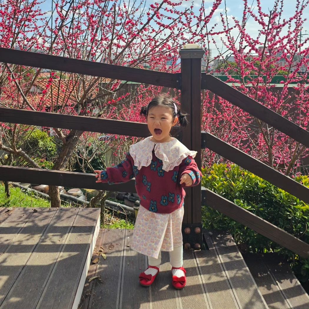 #33개월 
빨간구두 그녀⠀
⠀⠀
⠀⠀
⠀내일도 재밌게 놀쟈❤️