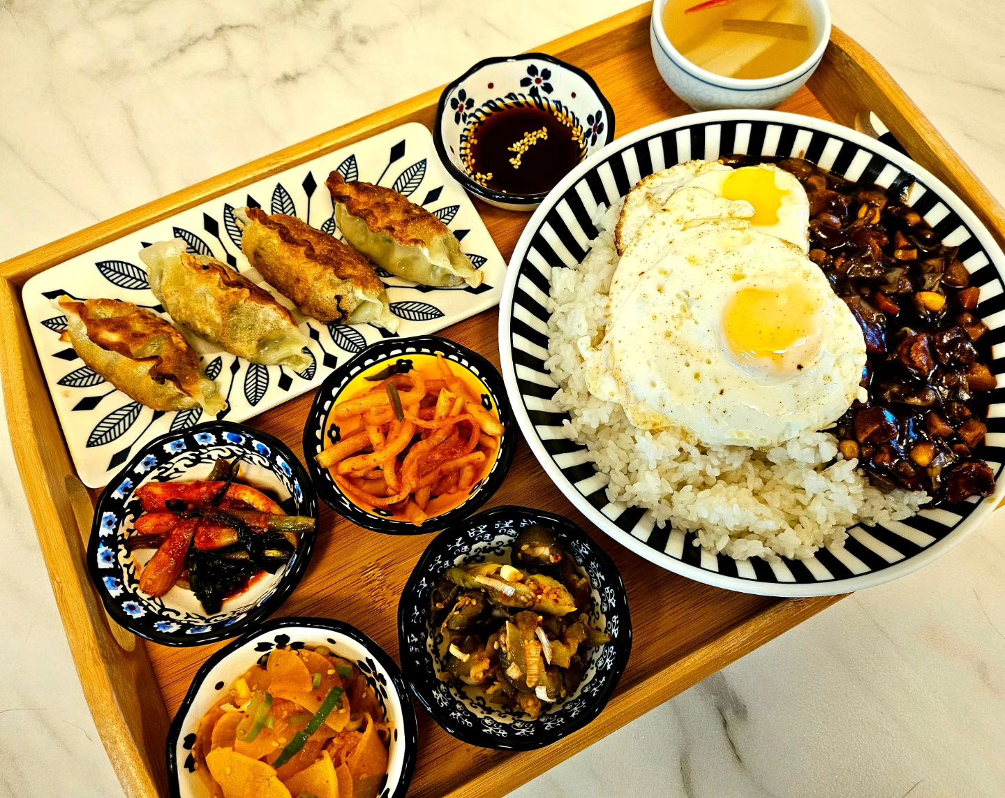 🍽

살언제빼지🤔

#저녁메뉴 #저녁밥상 #저녁밥 #상차림 #반찬메뉴 #짜장밥 #동치미 #군만두 #파김치 #단무지무침 #무생채 #오이지무침