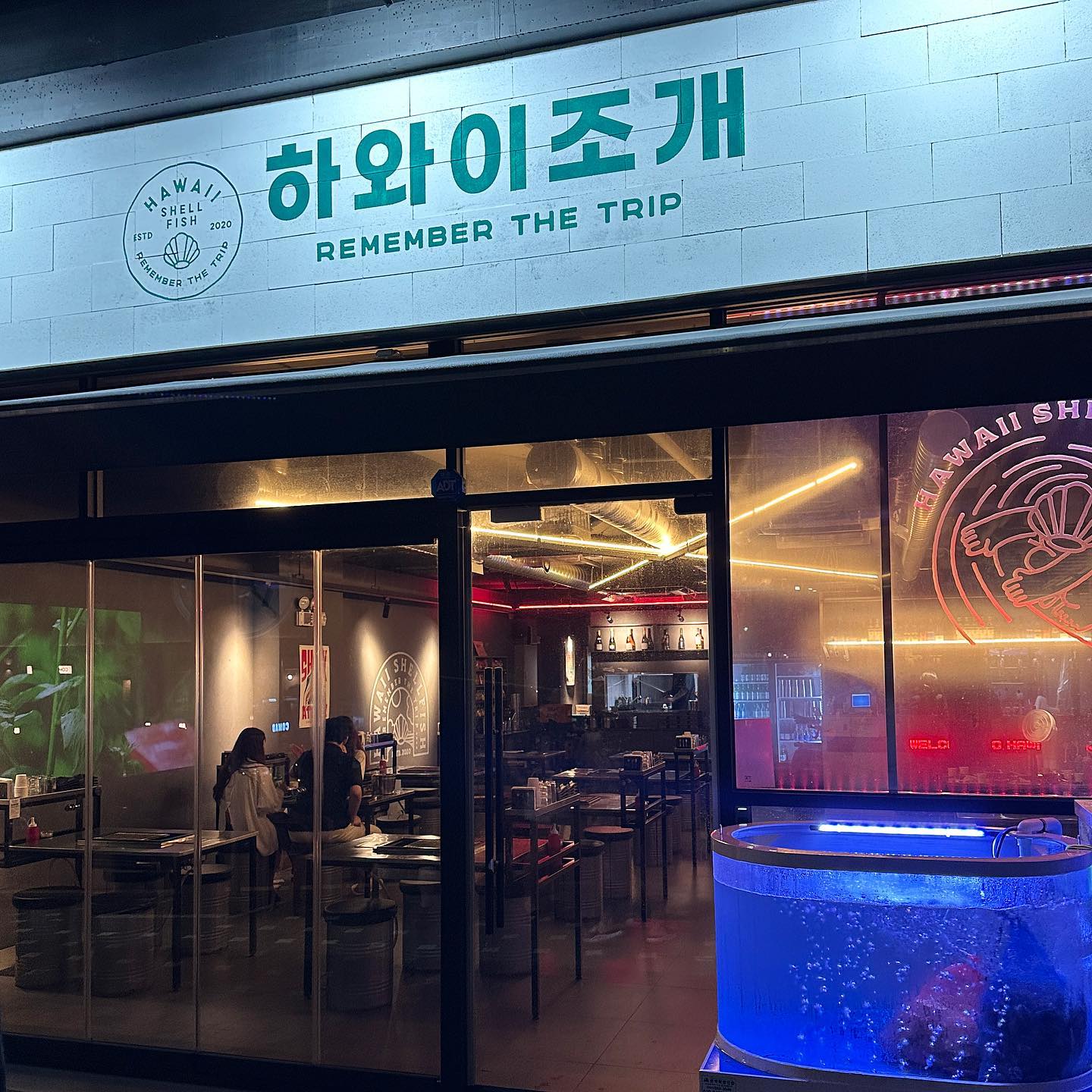 조개구이집은 '시끄럽고 덥다'는 생각을
말끔히 지워주는 구월동 #하와이조개
hawaiishellfish_guwol
_
#조개구이 #구월동맛집 #인천맛집