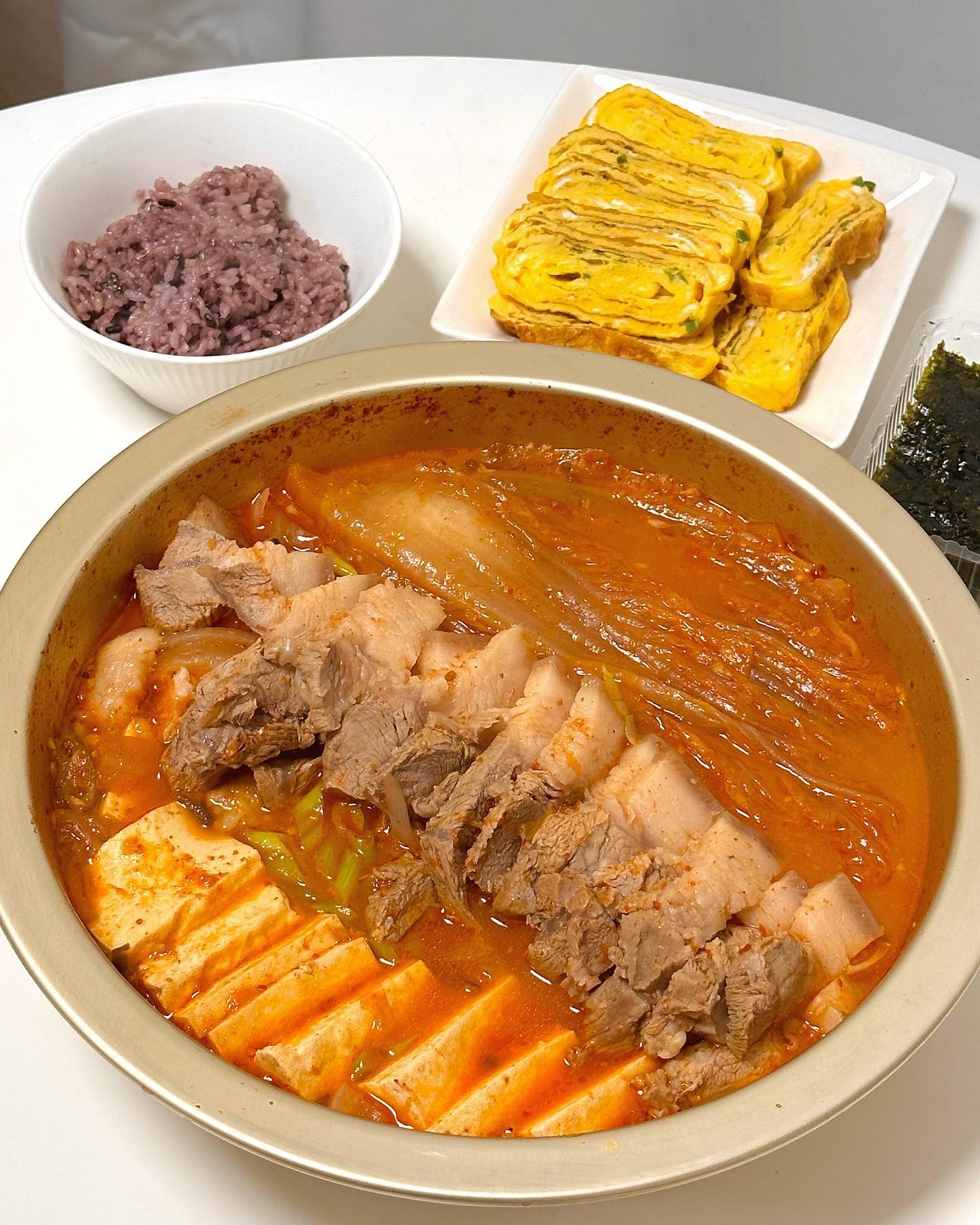 김치찜은 김치가 진짜 중요!!
김치가 맛있으니까 대충 끓여도 밥 두그릇 뚝딱🤍
부지런히 집밥 해먹쟈!!
.
.
#집밥 #집밥스타그램 #집밥요리 #집밥그램 #저녁 #저녁식사 #저녁스타그램 #먹스타 #먹팔 #먹스타맞팔 #먹부림 #먹팔맞팔 #먹팔해요 #먹팔해요