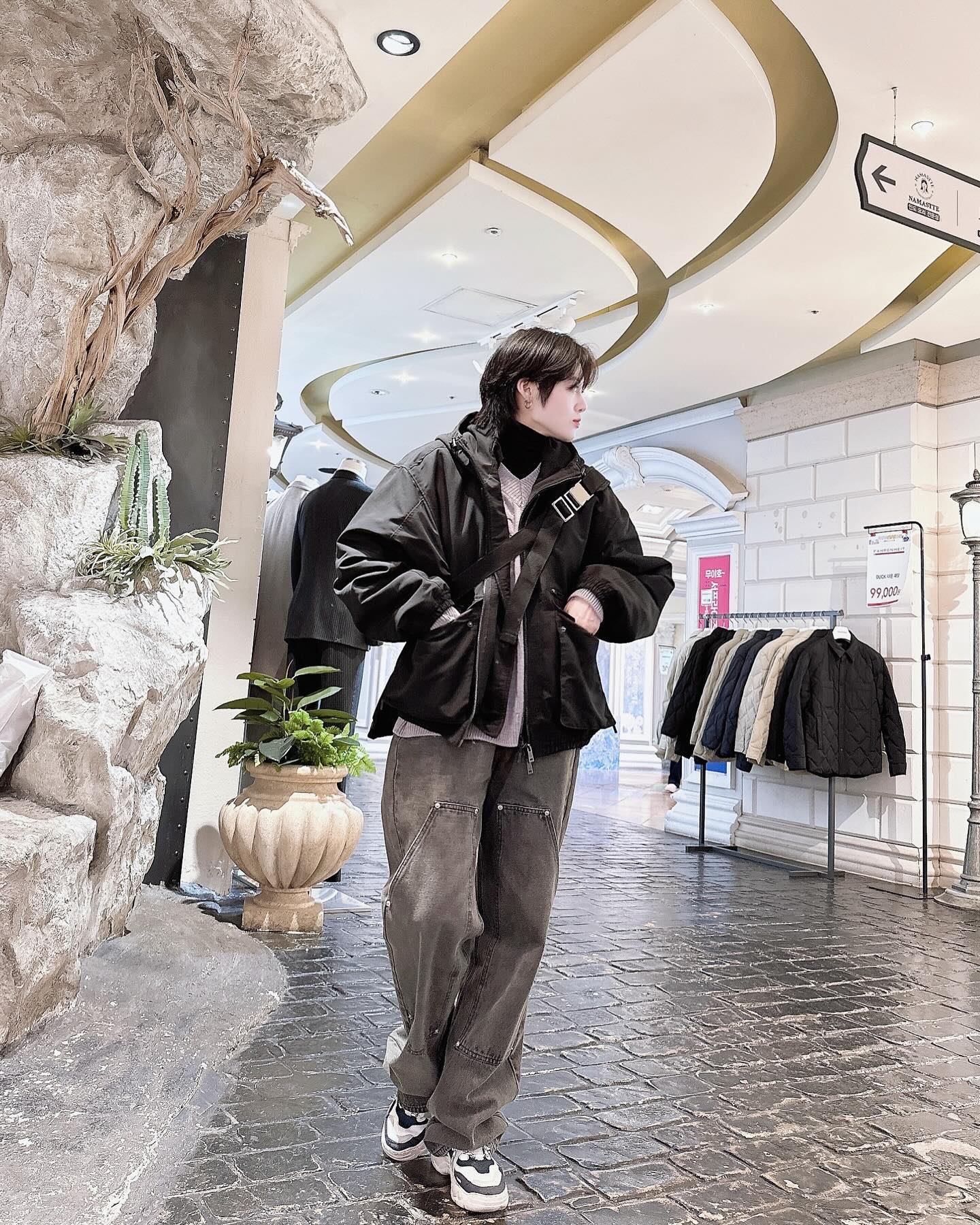 12도 코디

1️⃣ OUTER

code_graphy 
유틸리티 레이어드 후드 MA-1 자켓_블랙

2️⃣ TOP

waikeiofficial 
언발런스 니트

3️⃣ PANTS

avandress_ 
Carpenter Pocket Denim Pants

가성비와 디자인 모두 잡은 내가 좋아하는 브랜드 모음

곧 무신사 블프도 시작 되니 사재기 할 준비 해야지 😸