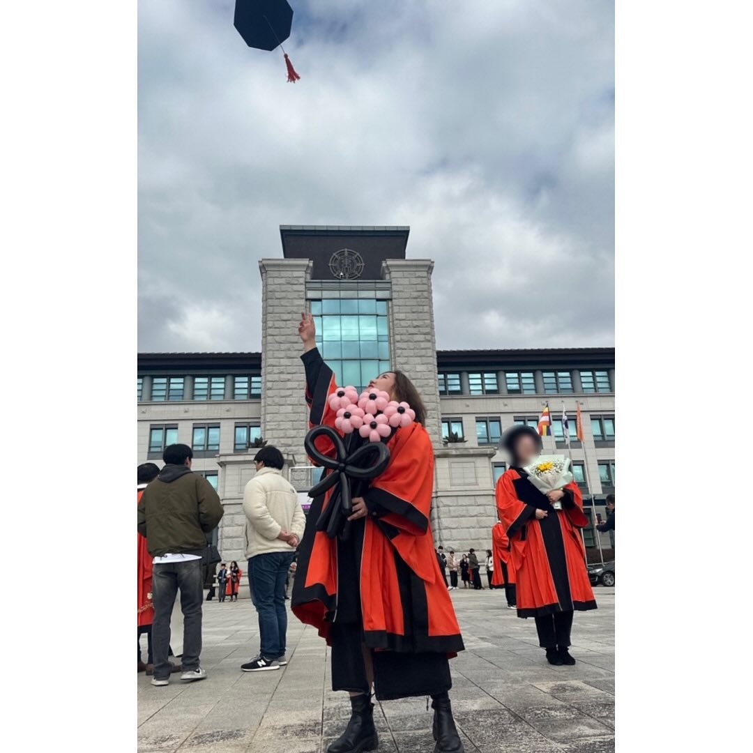졸업과 취업 성공💗
축하해주신 모든분들 감사합니다🫶

#졸업 #대졸 #졸업식 #동국대학교 #아코 #취업 #취업성공 #일상 #일상그램 #followforfollowback #follow #like #likeme #liked