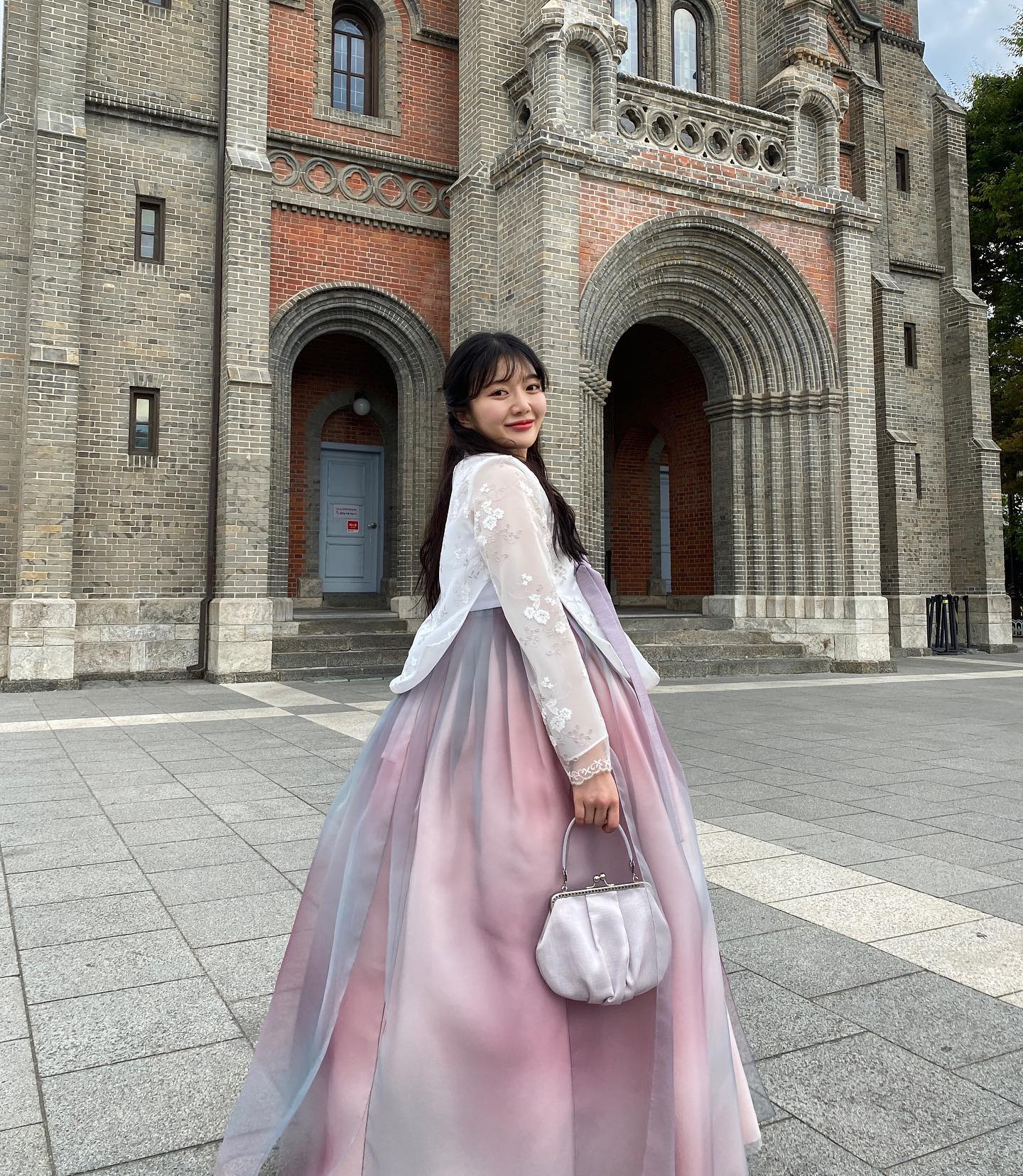한복은 진짜 예뿌다.