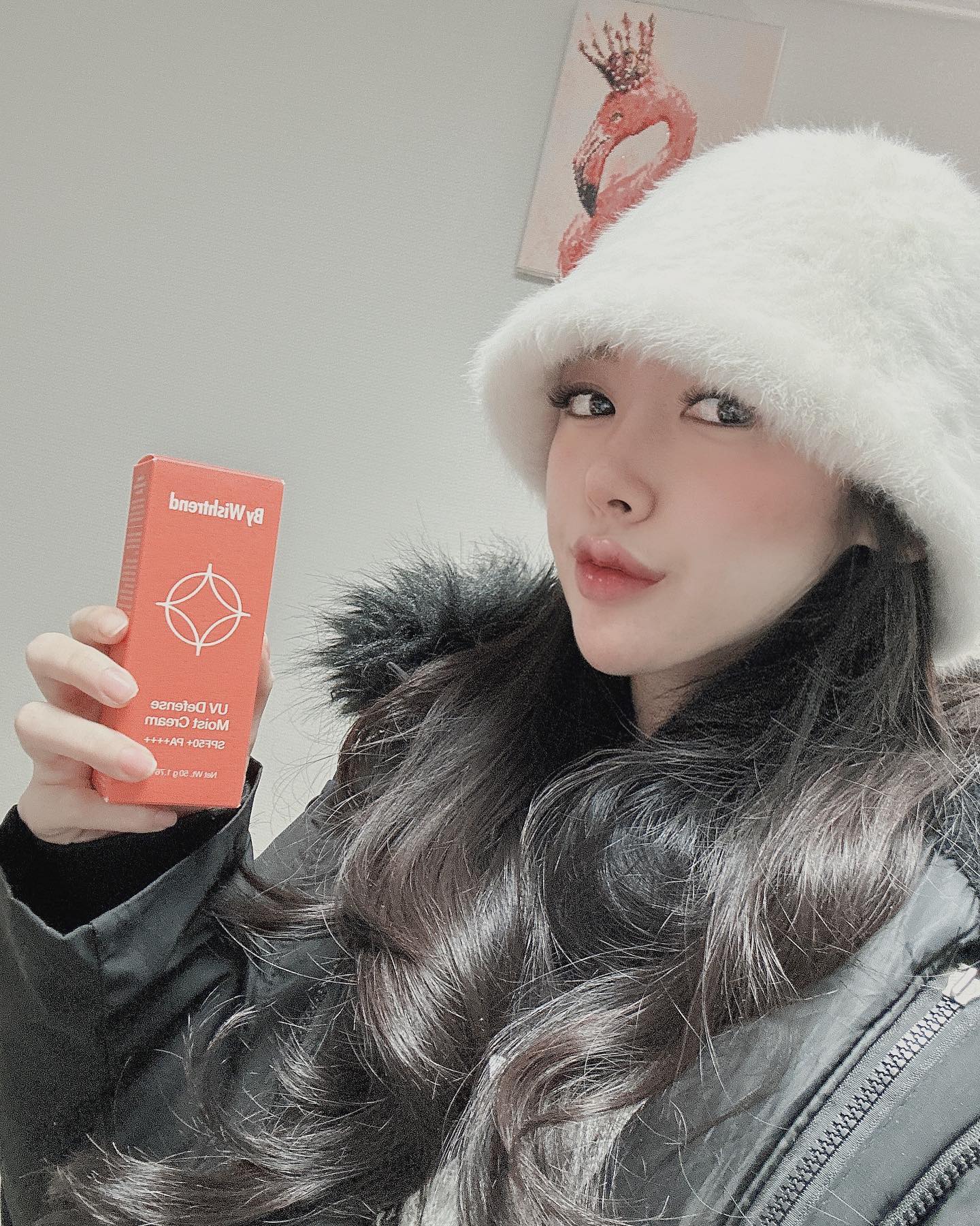 #제품제공 #bywishtrend #유브이디펜스모어크림

UVA,UVB뿐만 아니라 적외선과 블루라이트까지 차단해주는 #바이위시트렌드 #선크림 🤍
평소 번들거리고 찐득거리는 느낌이 싫어서 선크림을 잘 안발랐는데 요 선크림은 그런거없이 촉촉해서 완죠니 잘 사용중 🤍 펌프형으로 사용하기도 편하다링 🫶🏻 디자인도 귀여워서 선물용으로 강추
 #선크림추천