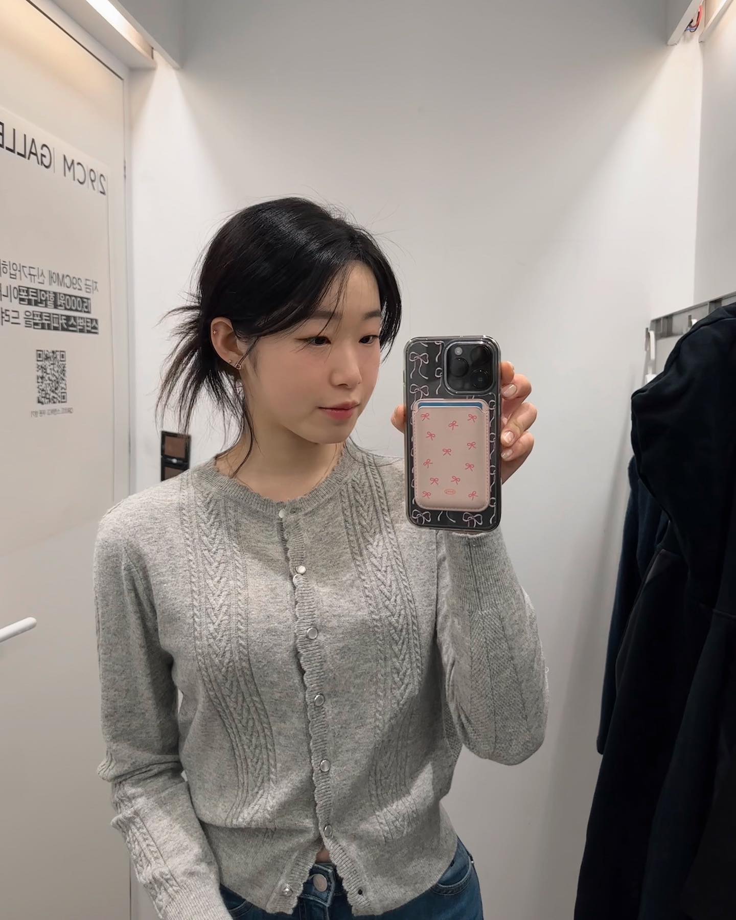👽옷장 알록달록 채우기 도전
팝업에서 만난 모델님이 알려주신 폰 예쁘게 잡는 법 이거 맞아요?