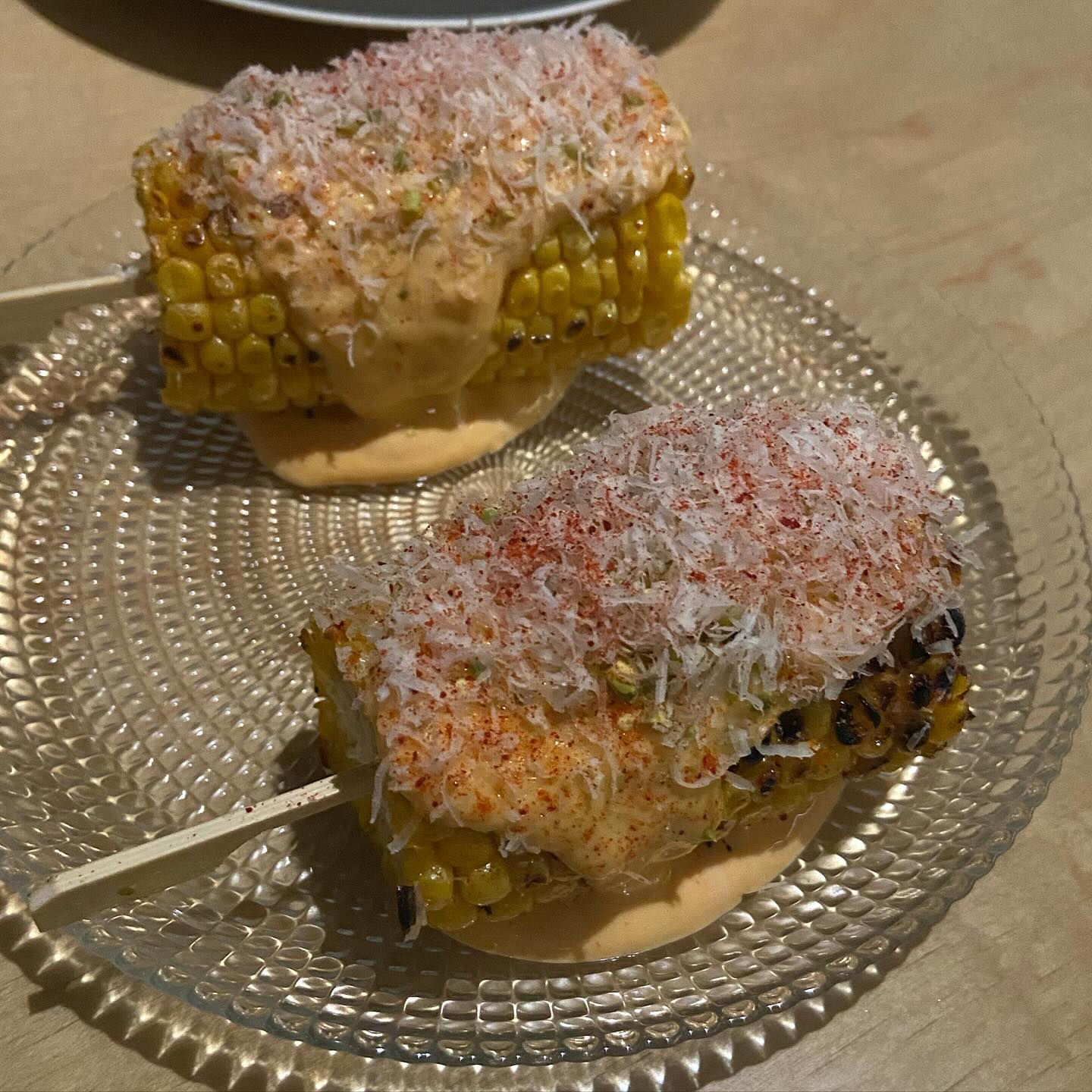 서촌에 예쁜 가게들 많은거 아시죠?
요기는 맛도 맛인데 또 이뿌기까지 하고
저 날은 꽃도 주셨답니다🌮
조만간 예약해서 방문해야겠습니다
#팔마