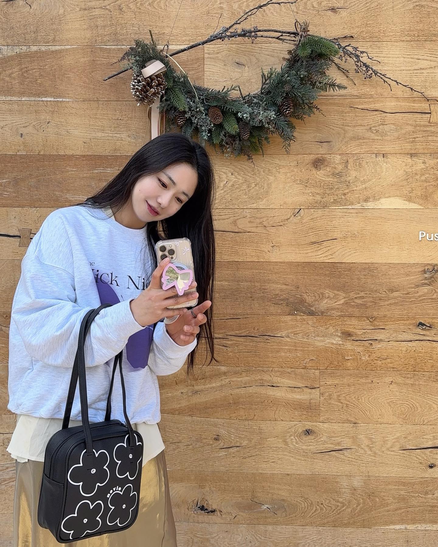 .
닉앤니콜 💜 매번 느끼지만 여기 맨투맨은 최고 중 최고 👍🏻
핏, 디자인 , 소재 정말 모든게 완벽함 ✨
깔별로 소장해서 그날 그날 기분에 따라 입는중 🤪

nicknicole_official nicknicole_archive #NICKNICOLE #닉앤니콜 #닉앤니콜맨투맨 #나비
