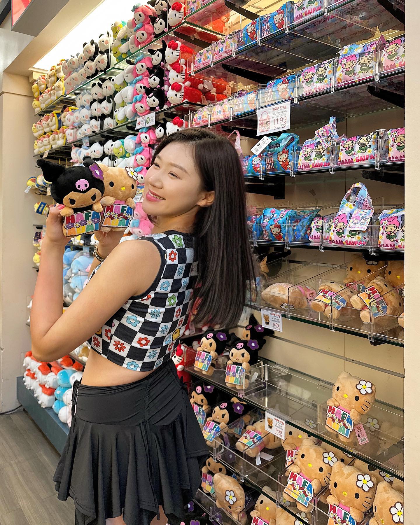 🌺
𝐻𝐴𝐹𝐴 𝐴𝐷𝐴𝐼 

사이판 가라판시내 거리에 있는 #ABC스토어 🛍️

여행에서 빠질 수 없는 기념품 쇼핑 ! 🎁✨
요즘핫한 탄키티 키링 사고싶었는데… 구매실패 😭

saipan_sasamo 

#사이판여행 #사사모 #가라판쇼핑 #가라판시내
#사이판쇼핑 #사이판기념품 #사이판쇼핑리스트 
#여행에미치다 #해외여행 #가족여행 #휴가스타그램
#Saipan #SaSaMo #SaipanTrip #SaipanIsland