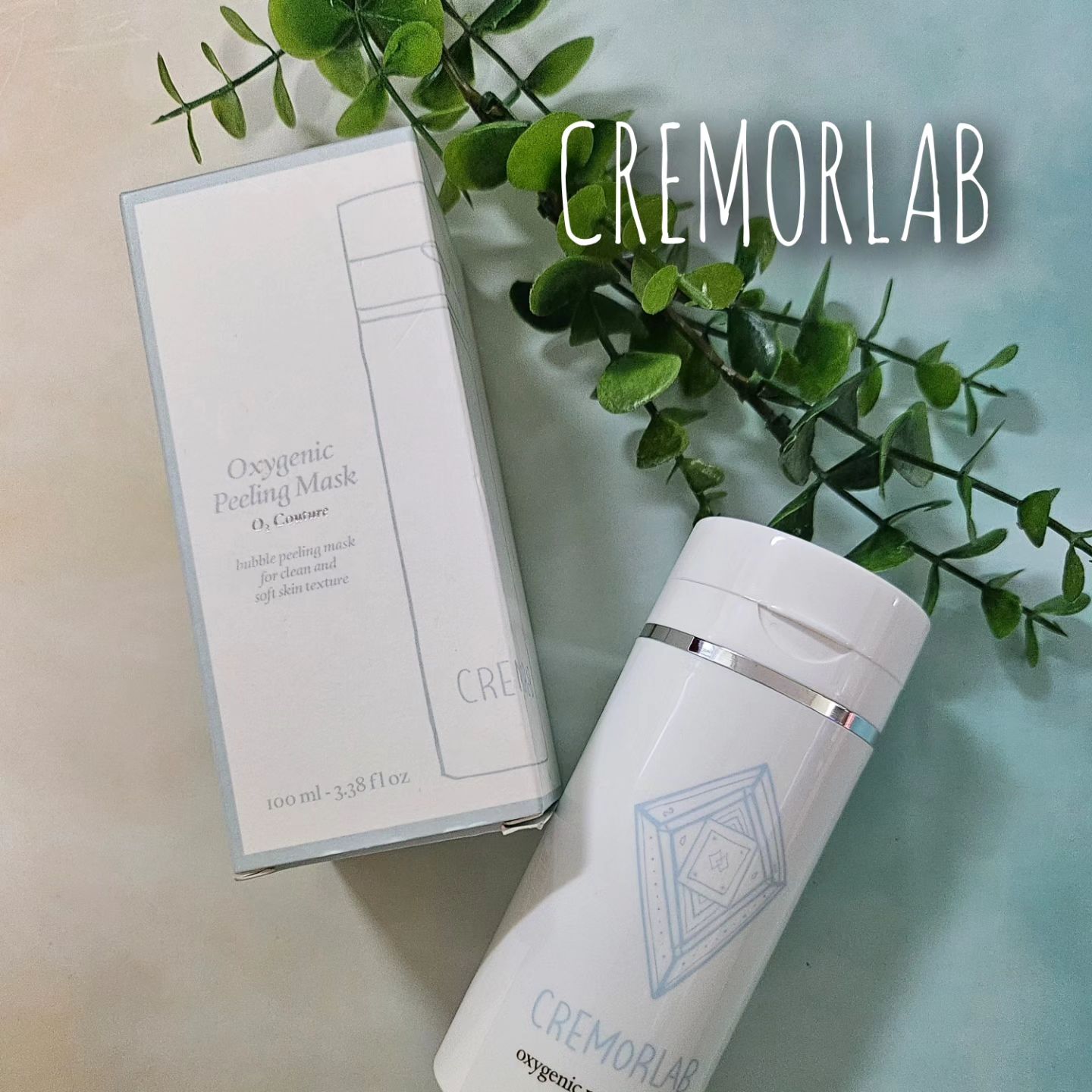 #광고 #협찬 #제품제공 🫧칙칙한 피부 필수품_크레모랩 오투꾸띄르 필링 마스크

cremorlab_kr

제가 완전 사랑하는 브랜드 크레모랩에서 칙칙한 피부를 위한 산소 스파팩을 보내주셨어요🩷🙇‍♀️ 크레모랩은 전제품 희귀미네랄과 높은 미네랄 함량의 붉은 온천수를 사용하여 피부 진정과 장벽개선이 되는 물부터 다른데, 이 제품은 산소스파 받은듯 맑고 투명한 유리알 피부가 가능한 제품이에요🫧

사용법 : 세안 후 마른피부에 손이나 브러쉬로 눈가를 제외한 얼굴 전체에 도톰하게 도포하여 주면, 약 3분 후에 산소버블이 생성되면서 모공속 노폐물이 제거 되는 워시오프 타입의 필링마스크 인데요💗 사용후 피부가 환해 보이면서 기초도 쏙쏙 잘 받고 매끈매끈해 지더라구요🫧

✔️윈터그린잎+AHA&BHA&PHA_각질케어, 윤기부여
✔️붉은빛 온천수_매끈하고 촉촉하게
✔️산소의 수분 정화 작용으로 맑고 투명하게
순하고 자극없이 피부가 말끔해 지니 역시 크레모랩 이번제품도 대만족이에요💗❤️

#크레모랩 #크레모랩필링팩 #필링팩 #팩추천 #화장품추천 #버블팩 #코덕 #화장품 #뷰티 #일상 #소통 #은평구 #삼송 #원흥 #선팔맞팔 #코덕
#모공팩 #각질팩