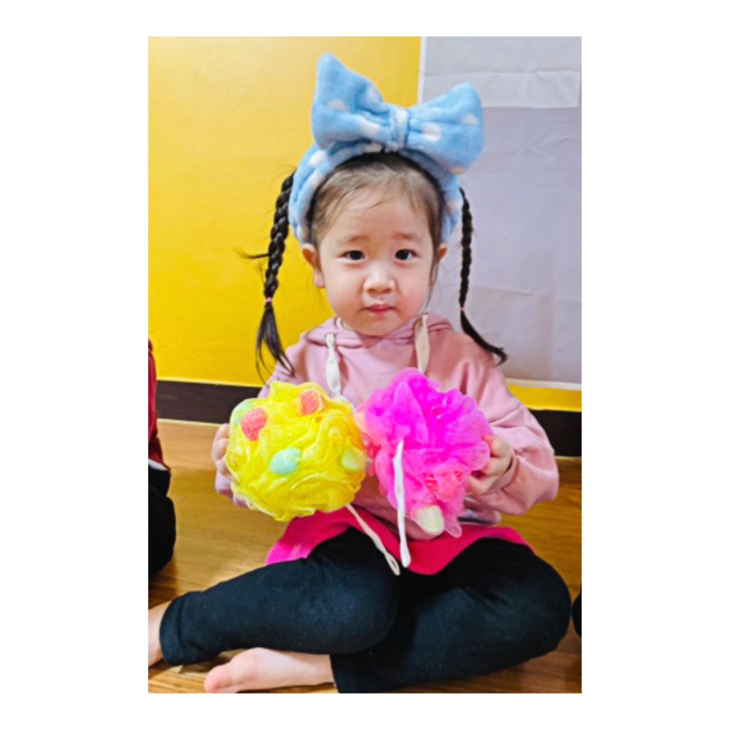 우리집 3호♥︎

#지우일상
⠀⁣
♡+⁣1081

언니와 함께 어린이집을 다니던  아이라  걱정했는데
혼자 넘 즐겁게 신나게 등원해서 너무나 다행 ♥︎

매일 매일 
어린이집 등원이 즐거운 아이 ♥︎
⠀⁣
⠀⁣

⠀⁣
•͈ᴗ•͈⁣
⠀⁣

#4살딸
#지우스타그램

#어리이집생활
#누구보다재밌게놀고옴
#엄마는괜한걱정을했네

#씩씩하게잘해줘서고마워❤️

♥︎