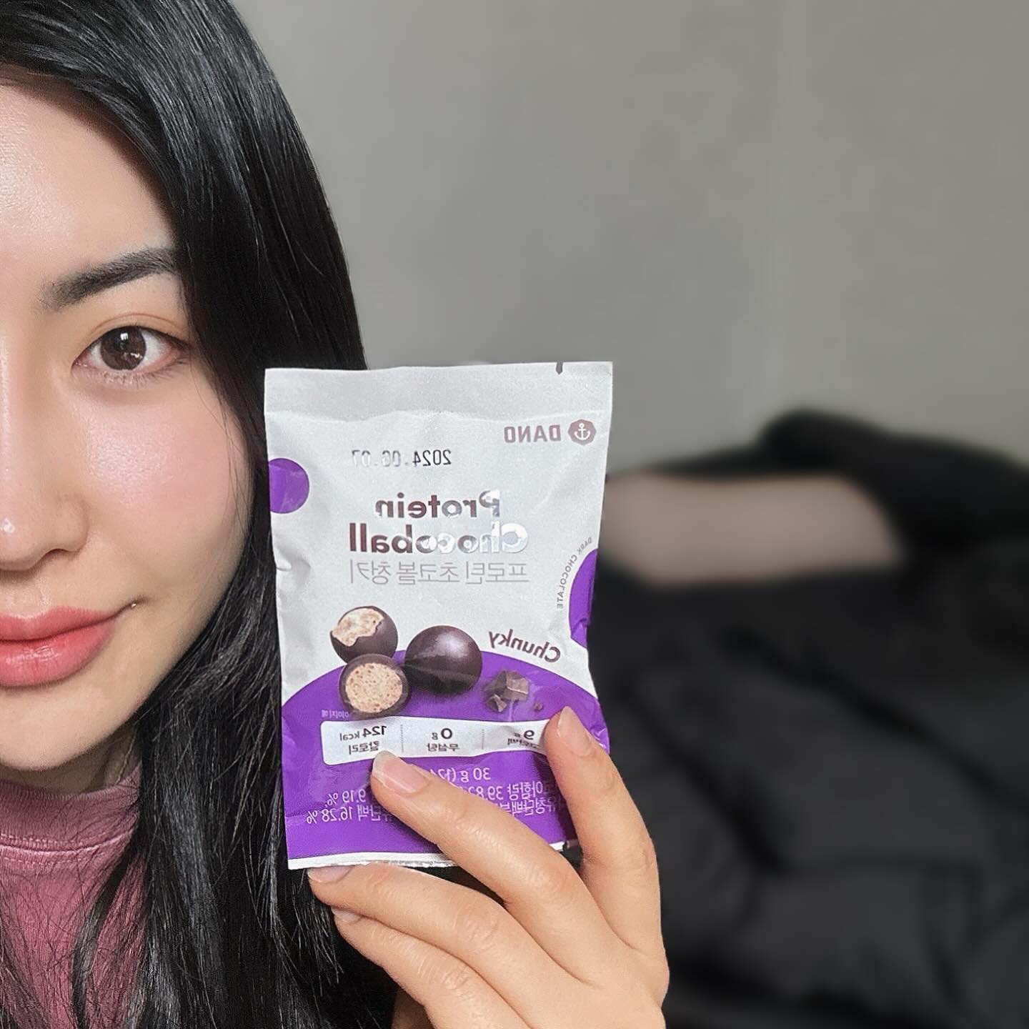 요즘 빠진 내 간식💜

다이어트 하려면 당연히 간식을 끊어야 함이 맞지만
식후간식 못 놓는 사람들은
건강한 간식으로 바꾸기부터 시작해 :-)

앰버서더로 활동하고 있는 다노샵에서
너무너무 먹어보고 싶었던 🟣프로틴 초코볼 청키🟣
맛과 성분 다 짱이었지만 무엇보다 용량이 많아서 너무 좋아😆

천천히 음미하다보면 단 거 땡기는 마음도 충족 시키고
식사에서 단백질 부족했다면 보충도 가능하지!

다노샵에서 할인코드 [YSE20240415]
입력하면 7% 할인받아서 구매 가능🫶
초코볼 아니어두 프로틴쉐이크, 그래놀라, 닭가슴살, 아몬드 다양하게 있다궁

#다이어트간식
#다이어트초코볼
#다이어트