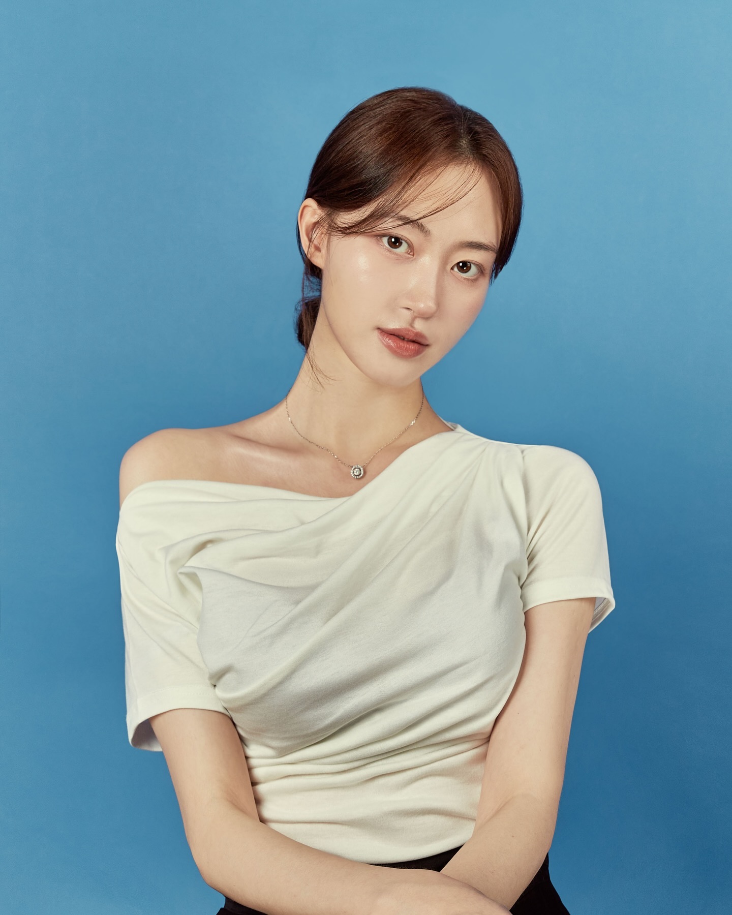 드디어 올려보는 kdm_plus 프로필 🫧

올해는 많은 것을 깨닫고 성취하며 넘어지고 일어서는 한 해였던 듯 싶네요. 고마운 사람들도 정말 많았어요
우리 더 많이 사랑하고 나누고 이뤄내는 2024가 되길-! 
새해복 많이 받아요 Happy new year➿