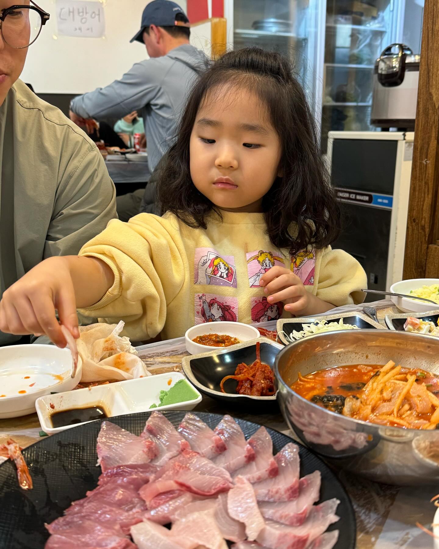 ̶͈̑◡˂̶͈̑

너네 대게 먹지 왜 엄빠 방어 뺏어먹는거야…😭

제일 맛있는 부분만 다 가져가 버렸다 😭