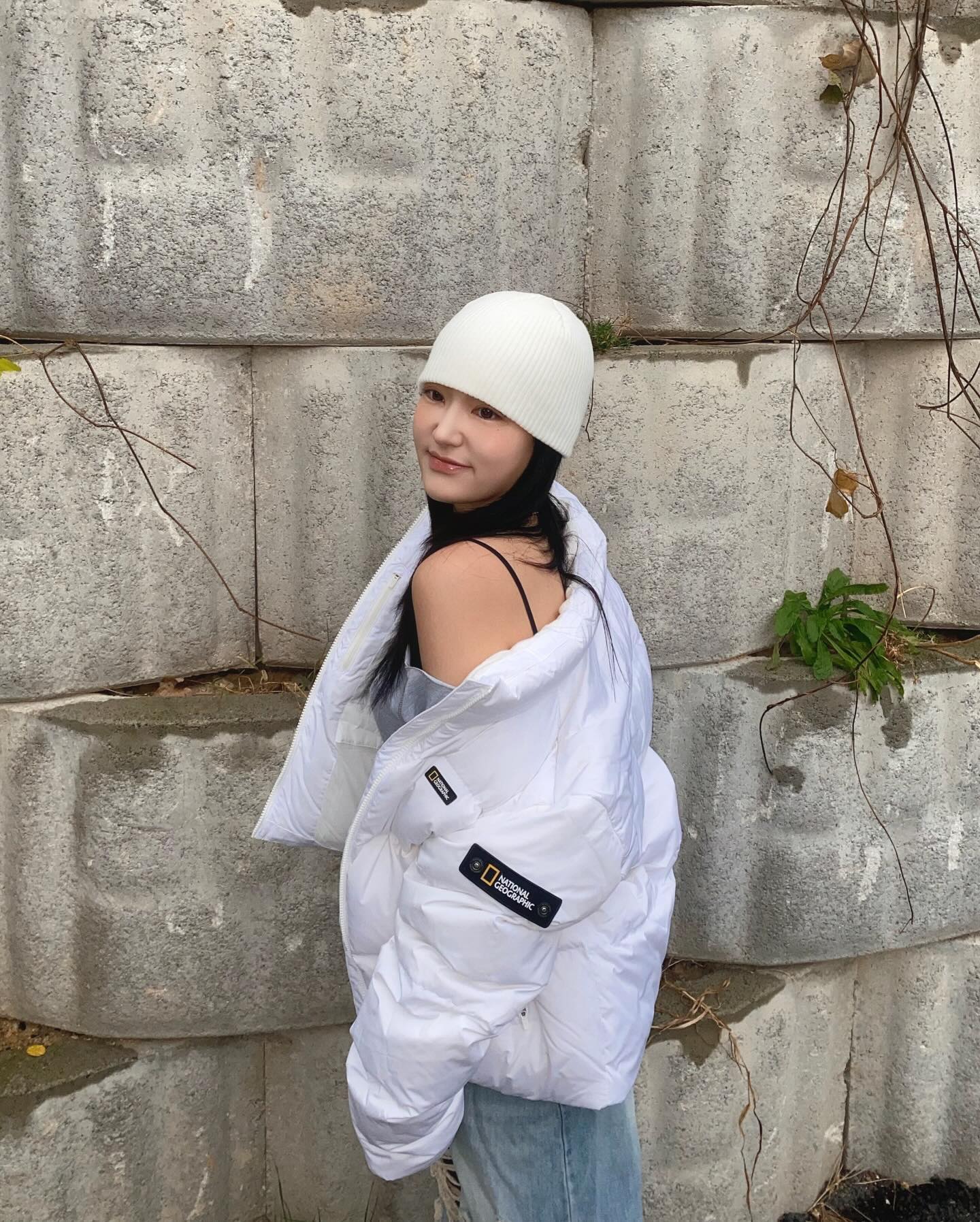 #광고 ng_apparel 

라이즈가 선택한 트렌디한 스타일의 패딩을 만든 
패딩 맛집 내셔널지오그래픽!!
활동성이 용이한 숏패딩 기장감과 
헝가리 정부 공식 인증 프리미엄 RDS 헝가리 구스로 
보온성과 경량성이 강화되어 가벼우면서도 따숩🤍올겨울은 이고다

#내셔널지오그래픽 #내셔널지오그래픽어패럴 #내셔널지오그래픽패딩 #라이즈허그다운 #허그다운 #라이즈패딩 #패딩 #숏패딩 #레이만 #숏패딩추천 #패딩추천