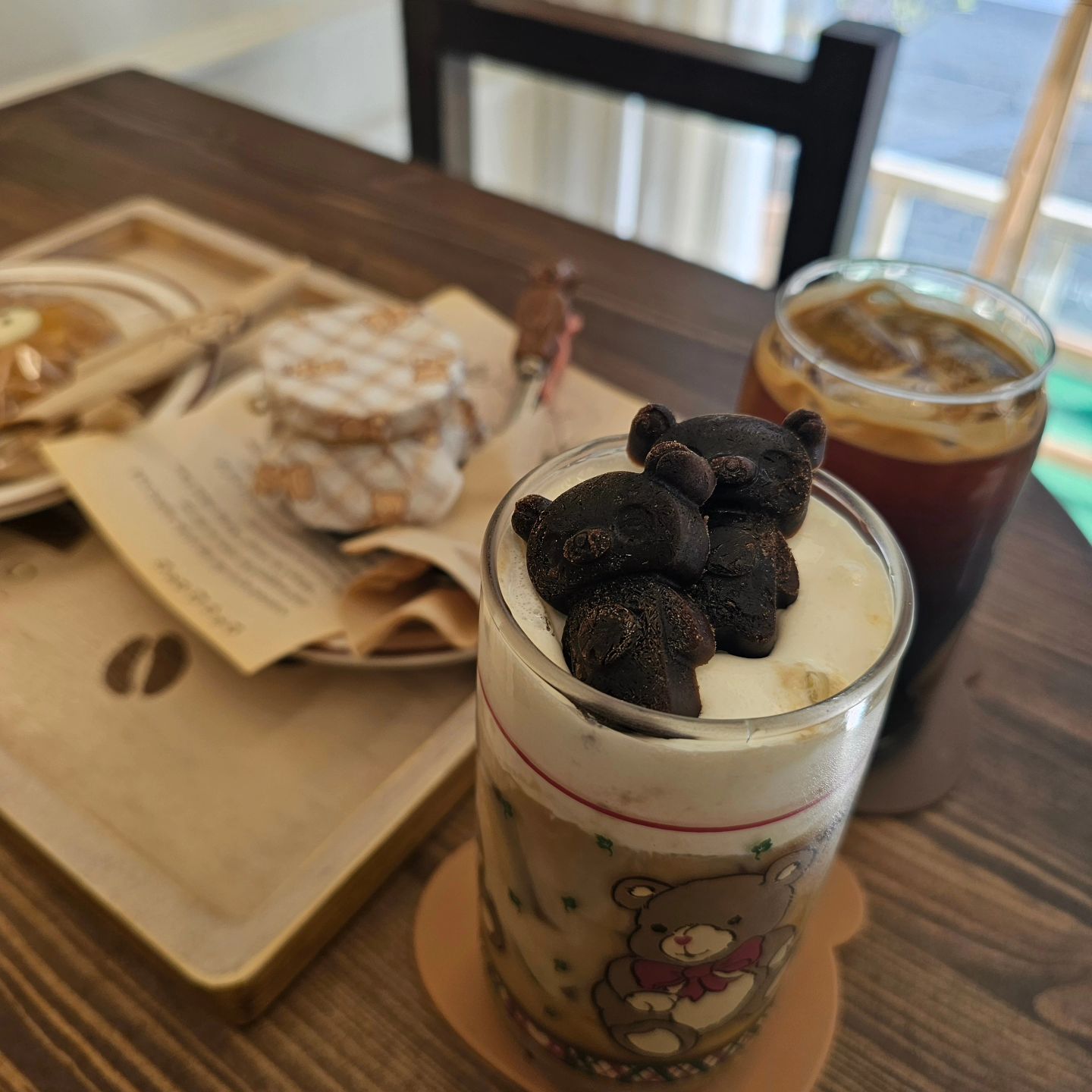 •
-
사진 잘나오는 카페는 일단 여기
.
분위기 좋고 커피랑 디저트 맛집
.
디저트는 전부 수제로 만들고 답례품으로도 많이 나간다고 함
.
아기들이 먹을 수 있게 신경써서 만드셨다는 사장님 말씀
.
카페에 있으면 동화 속에 있는 느낌
.
주차장도 넓고 등록해주셔서 편하게 사용 가능
-
#카페그레코#안산맛집#안산카페#안산디저트#고잔동카페#고잔동디저트#고잔동맛집#안산가볼만한곳#안산핫플#안산데이트#고잔동데이트#고잔동커피#안산카페추천#안산커피맛집#안산디저트카페