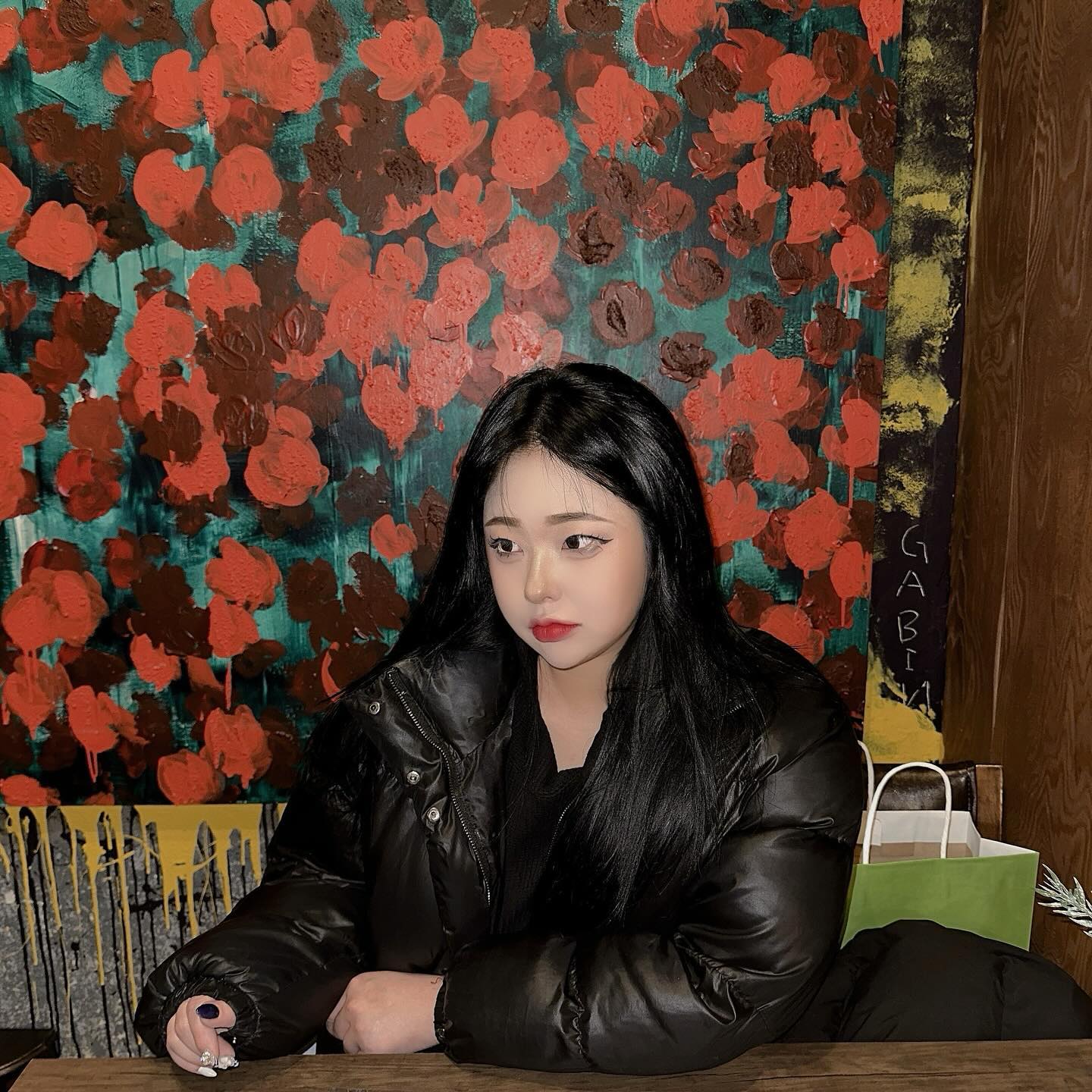 오랜만에 까맣게 염색했어효 ( ❝̆ ·̫̮ ❝̆ )✧