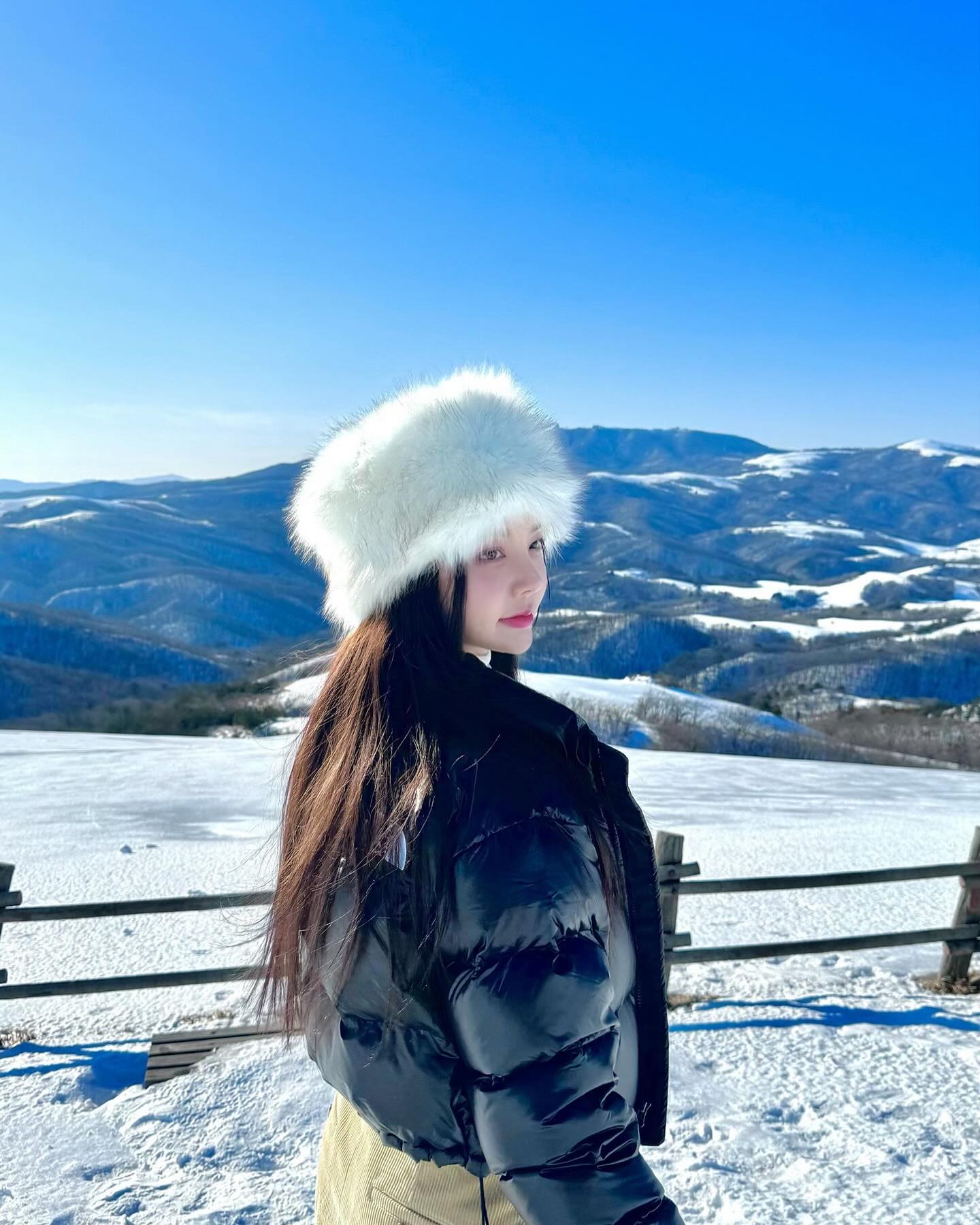 올해 눈 다 봤다❄️⛄️

✔️대관령 삼양라운드힐 (samyangroundhill ) 
✔️9:00 - 17:30 (입장마감 16:30)
✔️길이 미끄러우니 신발에 끼는 아이젠 꼭 챙기기