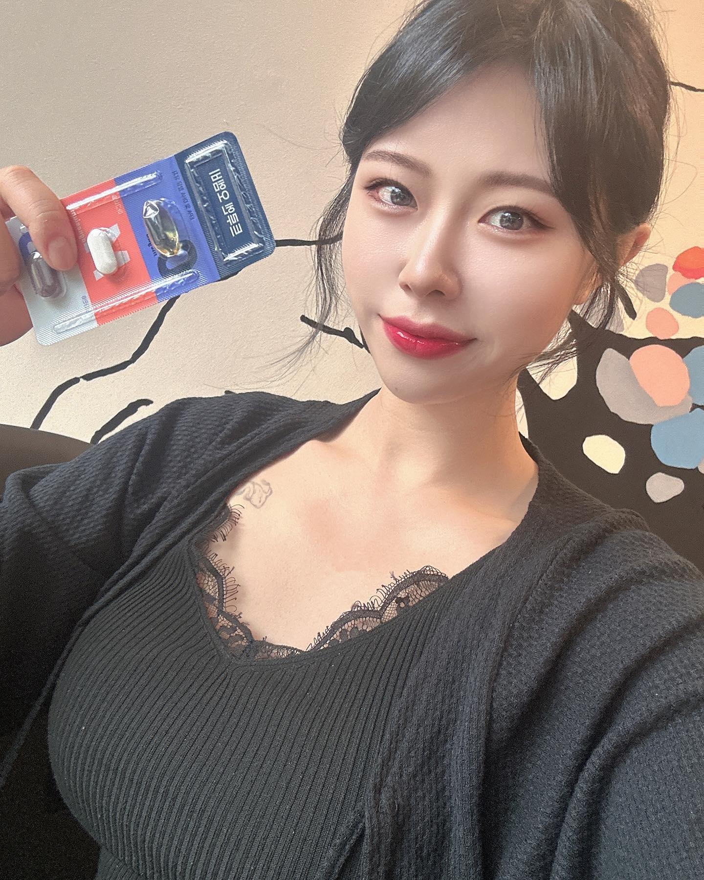 9월 시작과 저번주 일상 요약 🪼
(집-수업-집-수업-집의 무한반복,,)

가을과 함께 부쩍 다가온 수능,, 🫠
수험생 필수 영양제 #오엠비(오메가3+마그네슘+비타민B)💊 
체력 딸리는 저에게도 참 좋은 #트루엔오엠비 
오엠비 챙겨먹은 지 3개월차, 영양제는 길게 봐야 효과 나온다고 하는데 처음부터 정신 번쩍 들게했던 포션 🤭🤭