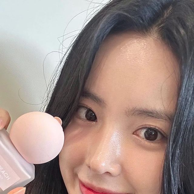 ✨ 𝕛𝕦𝕙𝕪𝕦𝕟✨ on Instagram: "💞𝕄𝕒𝕕 𝕡𝕖𝕒𝕔𝕙💞 매드피치에서 스타일핏 수분 톤업 에센스가 출시되었어요! 에센스 제형의 촉촉하고 가벼운 톤업크림이 자연스럽게 핑크