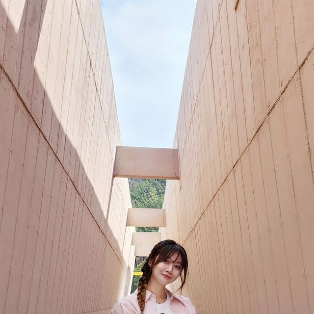  🎀 별희 on Instagram: "#제품협찬

큼직한 크기의 보부상백! 꾸안꾸룩에 딱이쟈나₍♡•͈ᴗ•͈♡₎

아이보리 바탕에 레드 스트라이프가 들어가서
포인트는 물론,, 데일리로도 좋은 니트빈들백이에요-

깊이감 있는 크기로 넉넉한 수납이 가능해서
바리바리 보부상에게 딱!인 가방이에요 ><

탄탄한 니트 소재로 처짐 걱정 없고,
스트랩이 굵어서 어깨 통증 없이 안정적으로 멜 수 있어요❤️

✅️ 탈리 : 센트 스트라이프 니트 빈들백_레드

@talli.official #탈리 #탈리백 #니트백 #빈들백 #탈리가방 #보부상백 #데일리백추천 #디자이너백 #디자이너가방 #디자이너브랜드 #디자이너가방추천 #여친룩 #봄데일리룩"