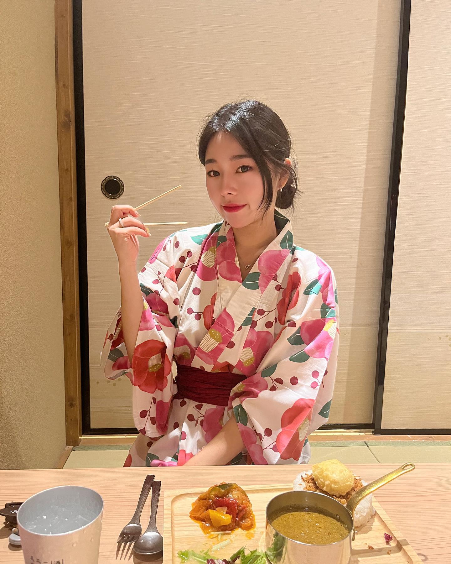 언니 잘먹지? 🥢