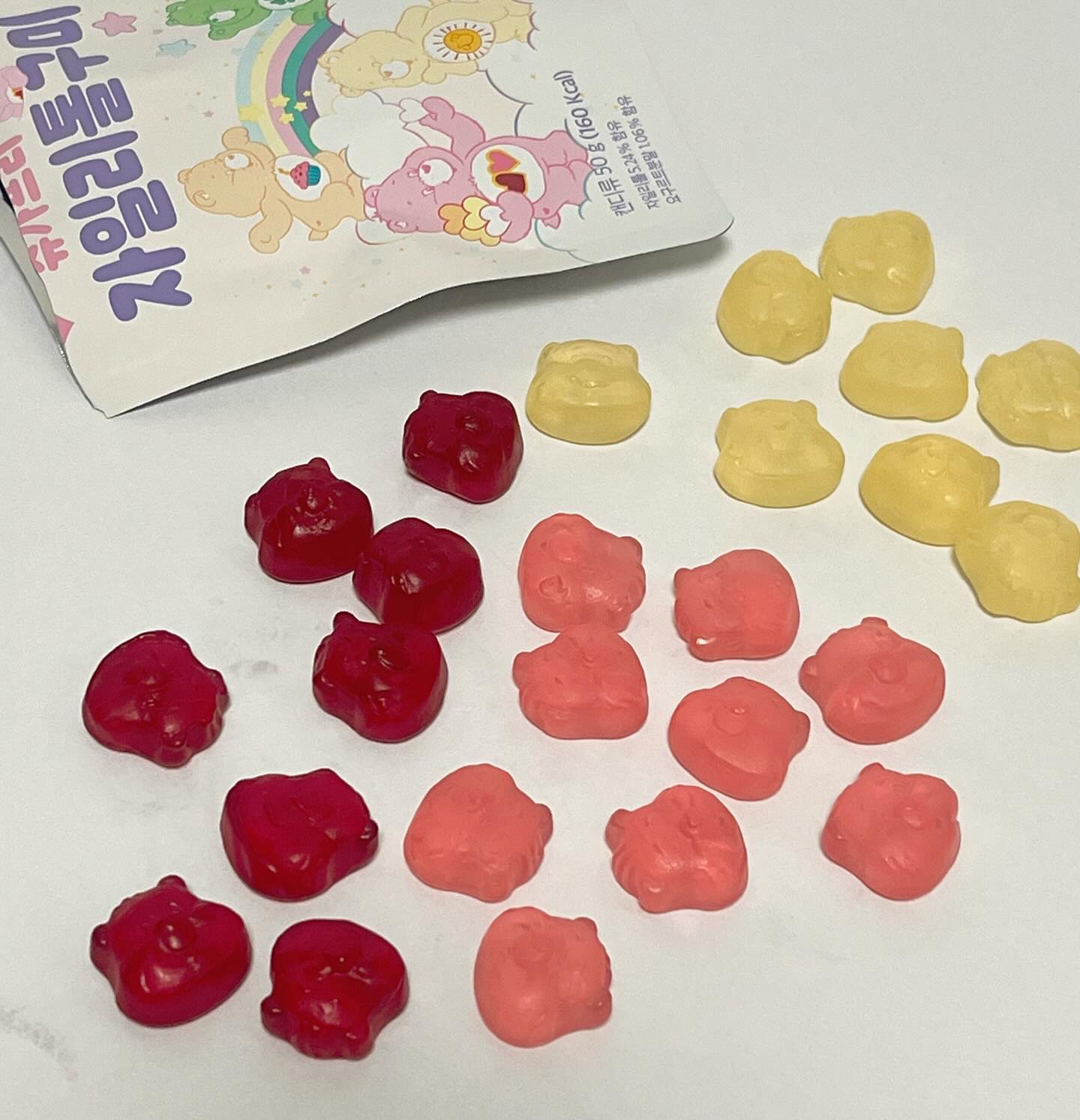 #할인구매 snax__kr #자일리톨구미 #케어베어구미
무설탕젤리 자일리톨구미
요즘대세따라 슈가프리 무설탕젤리
먹어봤는데 맛있더라구요 :)

맛은 포도맛, 복숭아맛, 요구르트맛 3가지
케어베어 패키지가 너무 귀여운 젤리예요

쫄깃한 젤리식감이랑 달달함이 있는 젤리
대체당으로는 자일리톨 성분인데 맛은
일반 젤리랑 정말 다를게 없어요 :)

스낵스 공식홈페이지에서도 
구매 가능하데용!! 아기가 너무 좋아해서
쟁겨두려구요👍👍

#뷰티  #편의점신상 #신상품나왔을땐 #먹방 #코덕 #08L #패션 #자일리톨젤리 #음식 #무설탕디저트 #무설탕 #케어베어 #디자인 #무설탕젤리 #무설탕간식 #슈가프리