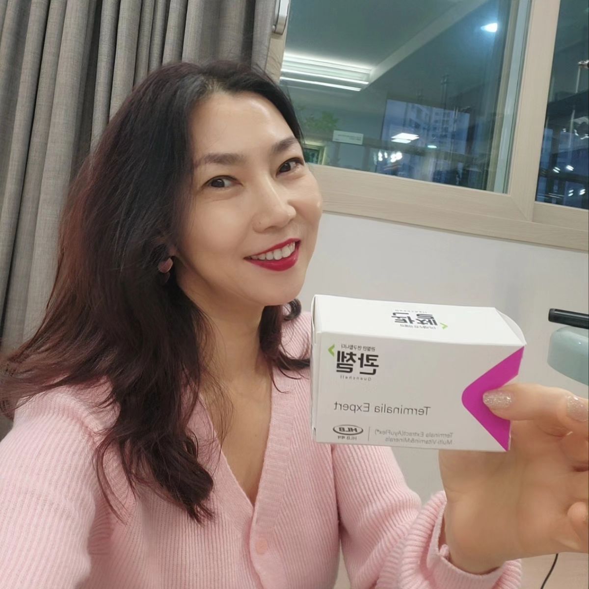 #협찬 #콴첼 #가자엑스퍼트

이제 필수로 관절을 챙길 나이~
관절 건강에 너무 효과 좋은 콴첼 가자 엑스퍼트 소개해드릴게요.

이삼십대 높은 하이힐만 신다보니 무릎에 적신호가 오더라구요.
관절영양제 무조건 챙겨 먹어야 되는데 
꾸준히 콴첼 가자엑스퍼트 복용하다보니 시큰거림이나 통증이 
많이 개선되었어요.

하루 하나 간편하게 복용할 수 있어 넘 좋네요.
염증엔 가자추출이 좋은건 다들 아시죠?

울 신랑이랑 매일 꾸준히 챙겨 먹고 있어요.
연말 선물로 지인들께 보내주니 너무 좋아하네요.
이제 모이멱 건강이 제일 일순위 화제라 영양제가 관심사거든요.

앞으로도 꾸준히 복용해서 내 관절 내가 지키려구요.

#관절엔콴첼 #관절영양제 #가자추출물 #무릎통증 #관절영양제추천
#영양제선물 #어르신선물