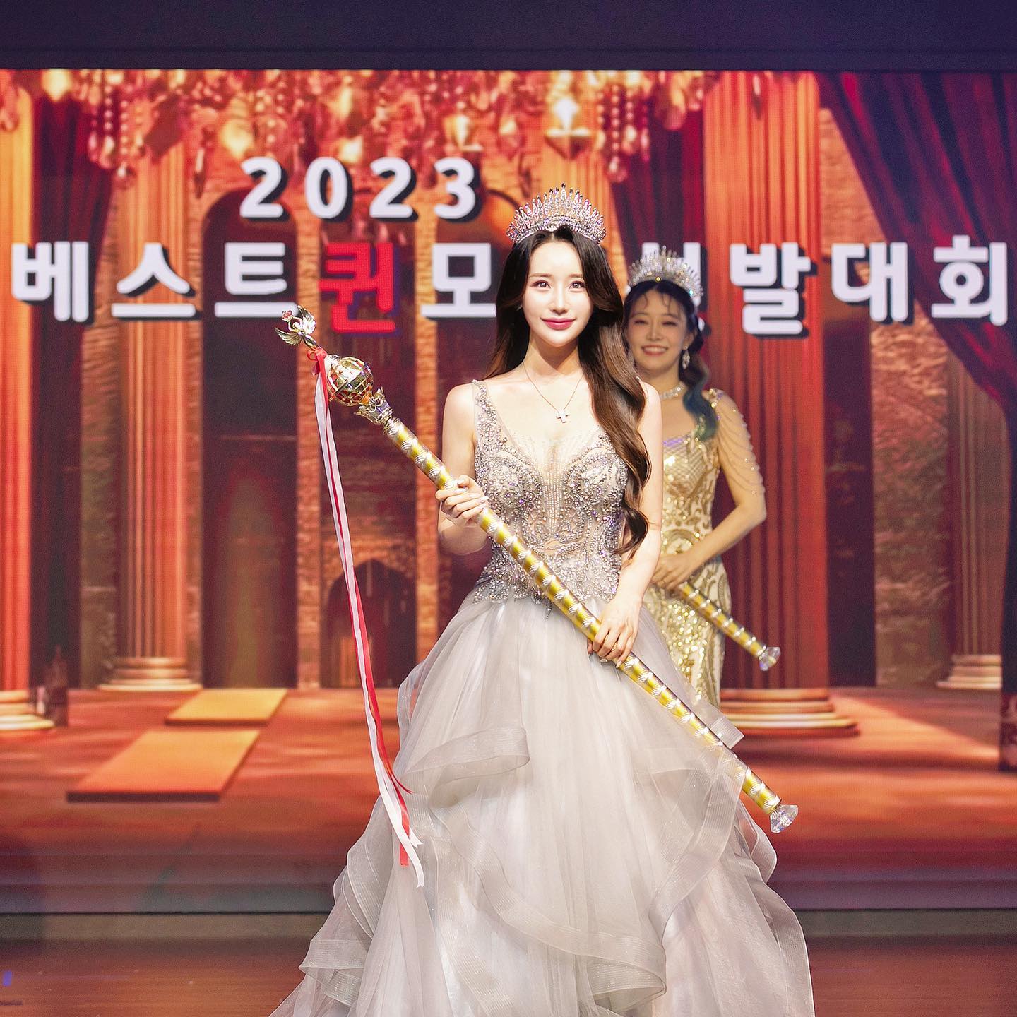 -
매번 참가자로 무대에 섰는데, 
이번엔 왕관수여와 심사위원으로 ᷅ ◡̈♥︎ 

수상하신 모든 분들 축하드려요 ♡̈

#코리아베스트퀸모델선발대회 #퀸