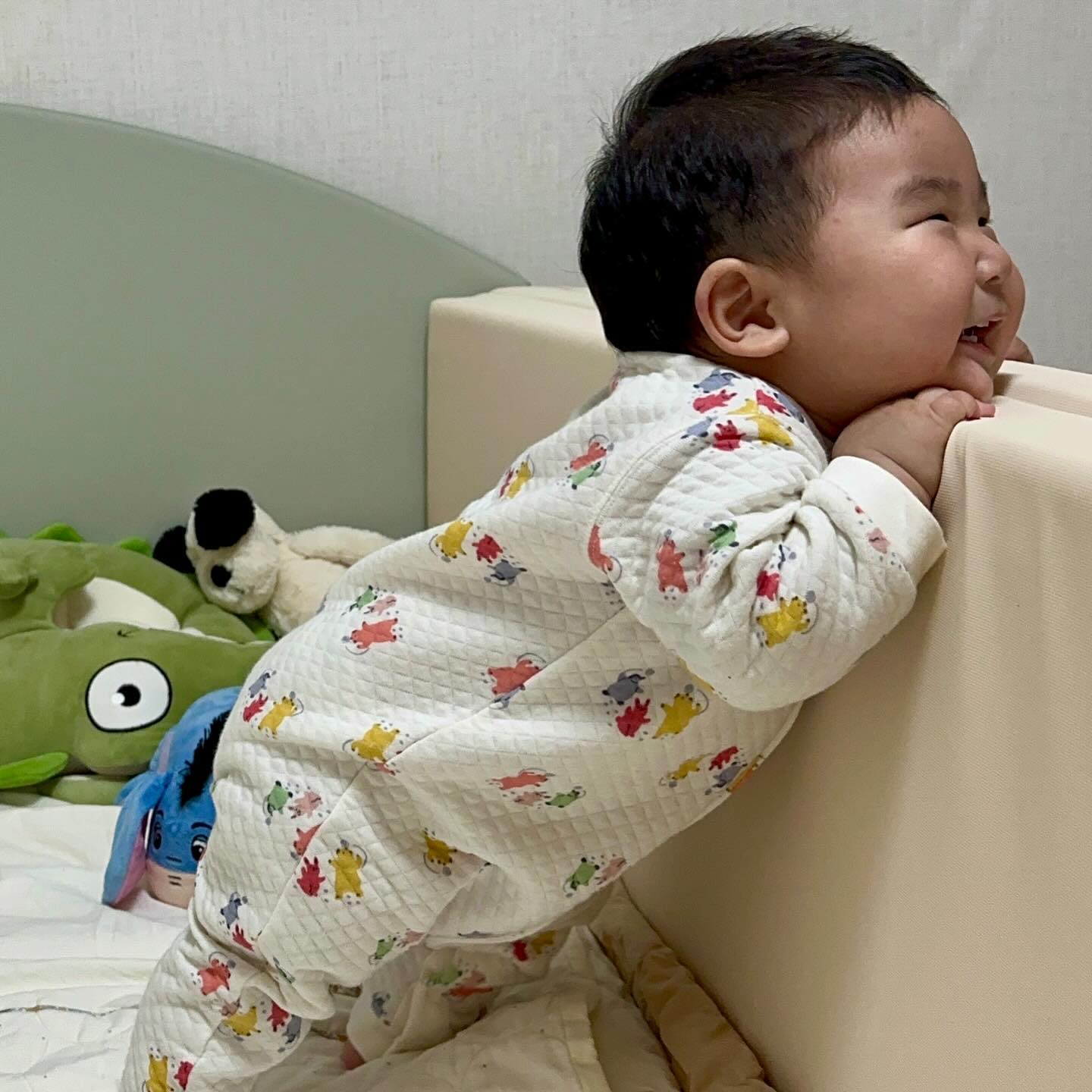 이모 녹이기 🫠🫠🫠
 자기 전 너무 웃는다고 💚💚