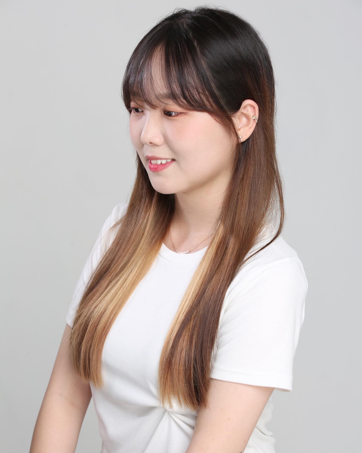 루체드앙주 반전 프로필♡
엄청나게 늦어버린 후기지만..🥹
-
카메라 앞에 서면 뚝딱이는 유희경이지만 어찌저찌 첫 프로필 성공👧🏻
-
✔️ 작가님이 ㄹㅇ 프로라서 엄청 편하게 해주심👍🏻
✔️ 옷, 장신구, 스티커, 화장품, 고데기 몽땅 구비 돼있음
✔️ 2 컨셉 하루만에 다 찍고, 보는 자리에서 보정까지 빠르게 해주심
✔️ 원본 몽땅 보내주심!
✔️ 반전 프로필 말고도 다양한 컨셉 보유
-
-
-
#프로필 #프로필사진 #프로필촬영 #프로필스튜디오 #사진 #사진작가 #촬영 #컨셉 #컨셉사진 #컨셉촬영 #profile #profilepictures #picture #studio #conceptphotography #photography #photooftheday #photo