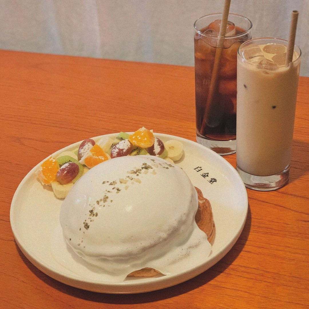 평화롭고 고즈넉한 동판교 주택가 분위기랑 너무 잘 어울리는 🥞백금당 판교점🥞 보통 디저트 맛집은 커피 맛있기 쉽지 않은데 샷추가 하지 않아도 지인한 커피맛이라 너무 만족☕️ 수플레는 말해모해 계란잡내 하나도 안 나구여,, 퐁신퐁신 너모 맛남 💛💛

#협찬 #백금당판교 #백금당 #판교맛집 #판교카페 #판교카페추천