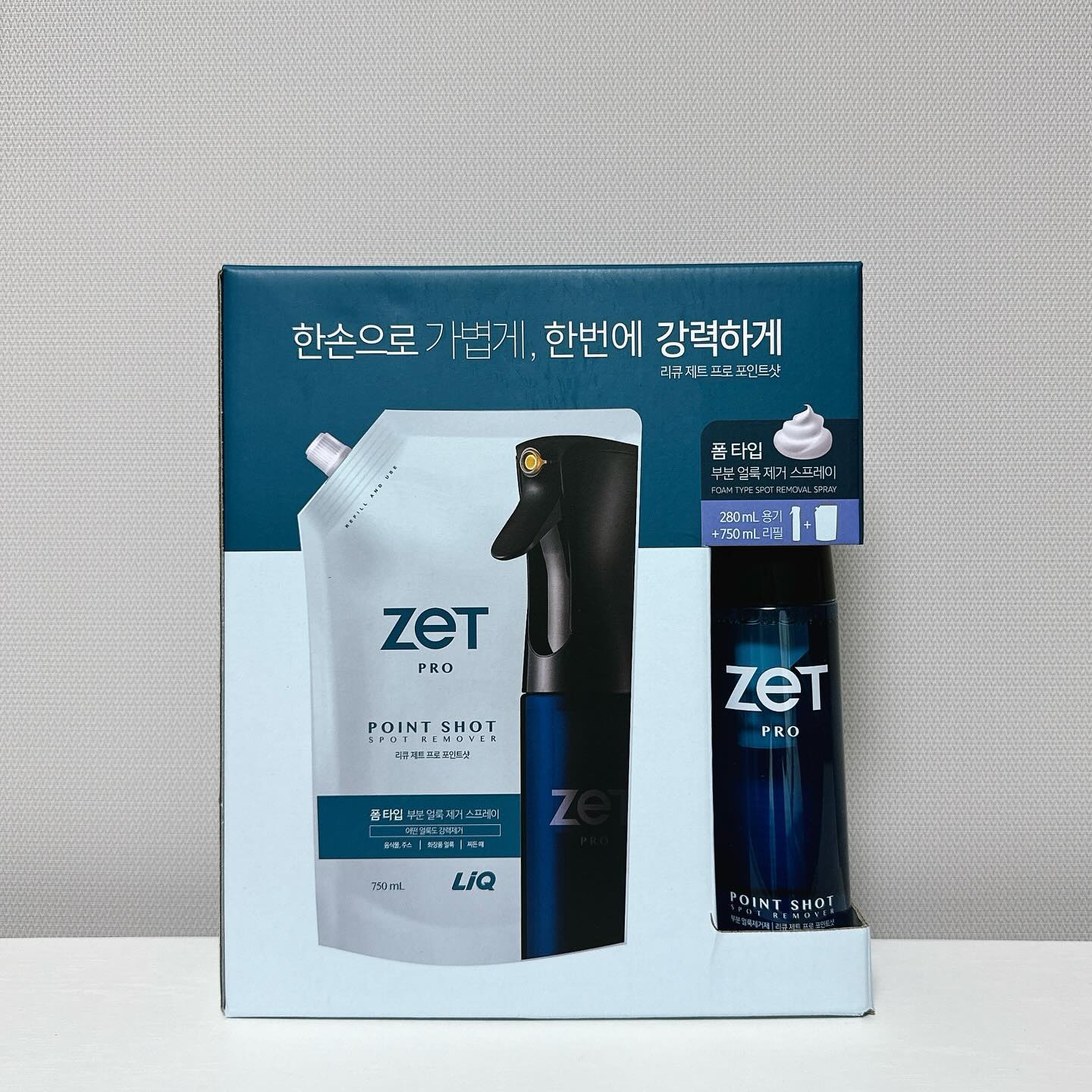 - AK Lover 제품지원 -

흰옷이 많은 모모네 음식 메뉴 맞추기 너무 쉬워요.
목부분의 찌든 때, 화장품 얼룩도 꼼꼼히 확인해요.
흰옷은 애벌세탁이 필수인지라 세제도 신경쓰는데
제트 프로 포인트샷 옷 얼룩제거제 넘 맘에 드네요.

스프레이형으로 강력한 고밀도 폼타입 얼룩제거제
제트 프로 포인트샷 옷 얼룩제거제 칙칙~ 뿌려보니
원하는 곳에 원하는 만큼 정확한 분사가 가능해 굿!
흘러내림 없이 섬유에 밀착되니 깔끔하고 편리해요.

오늘의 얼룩 당첨! 커피를 쏟았는데 이정도라 다행!
그 전에는 세제 묻혀 비벼 놓거나, 과탄산에 담가서
세탁하곤 했는데 이제 스프레이로 뿌리기만하면 끝.
옷 얼룩제거에 탁월한 파워효소가 포함되어 있어서
섬유 얼룩을 남김없이 깔끔하게 해결해주니 좋아요.
 
파라벤 6종등 걱정성분 7가지 무첨가 너무 괜찮죠?
교복 셔츠나 흰색 티셔츠 목부분의 때도 말끔해지니
너무 개운하고 맘에 쏙 들더라구요. (사진 남겨볼껄)

 
🔷 역대급 행사가 코스트코 오프라인 구매 고고!
▫️ 판매처 : 코스트코 (오프라인)
▫️ 판매구성 : 본품 + 리필의 기획구성
▫️ 프로모션 일정 : 4/15~4/28
▫️ 판매가 : 15,990원 → 13,490원 (16%할인)

 
#제트 #리큐 #옷얼룩제거 #옷얼룩제거제추천 #코스트코 #코스트코추천상품 #옷얼룩제거제 #옷얼룩지우개 #흰옷세탁 #생활용품 #빨래 #빨래용품 #오염제거 #AKLover