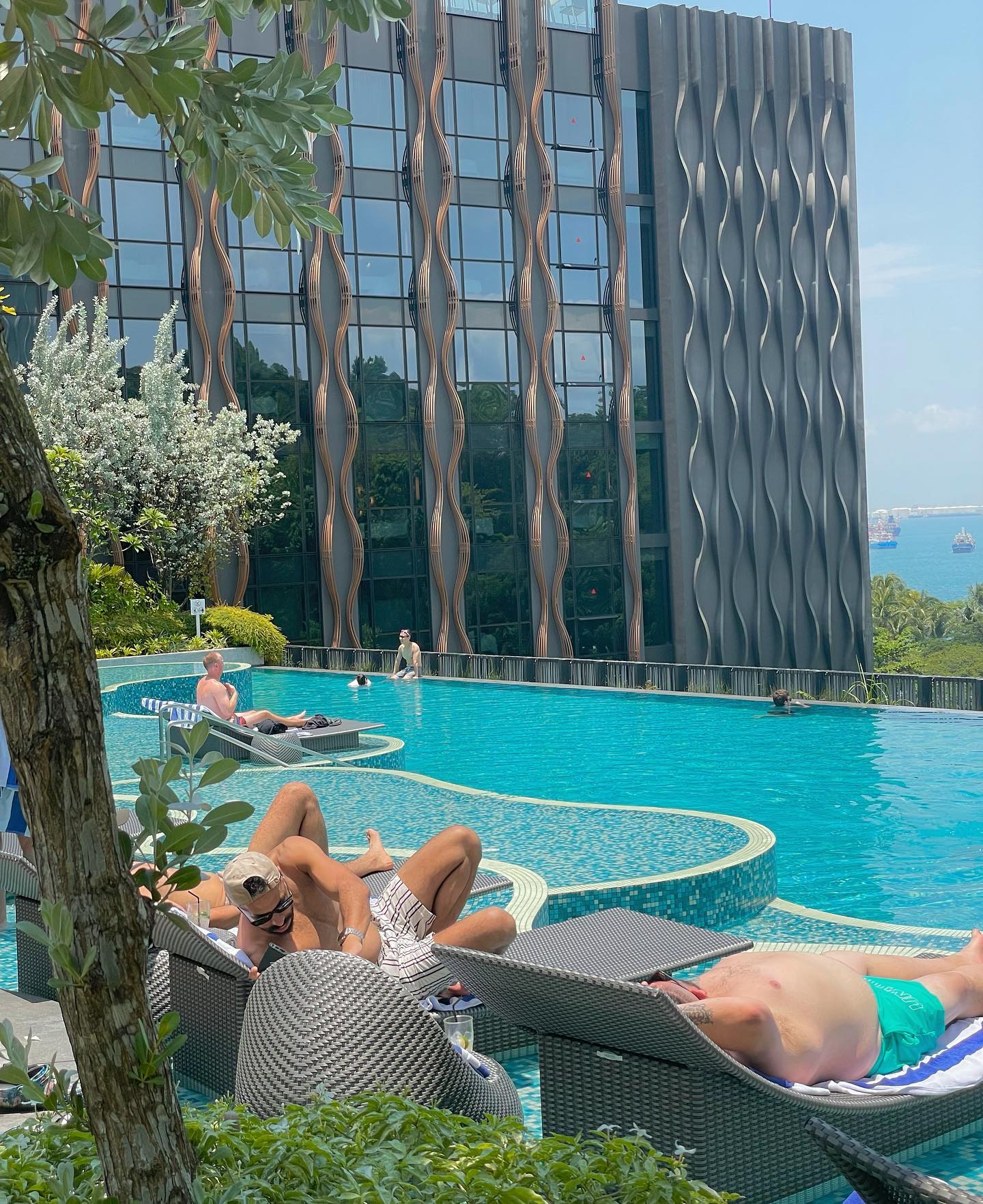 도심에 있다가 급 센토사섬으루 🏝️
정말 안오면 큰일날뻔 해짜나•••
