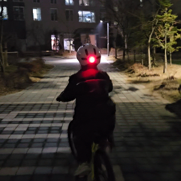 전기자전거헬멧 톰디어 헬멧으로 스타일과 안전을 동시에!!(자동감지 후미등+반자동 턱끈)