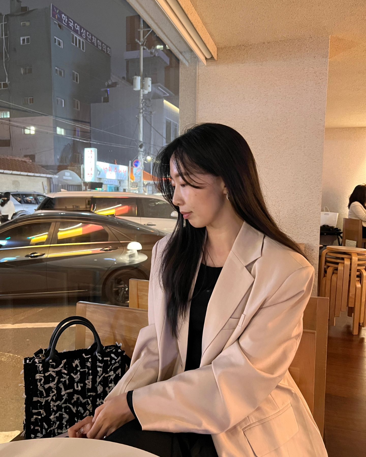 더워지나 했더니 추워져서 못입은 아우터 입어줘야지 👀
급하게 들어갔지만 괜찮았던 카페&바