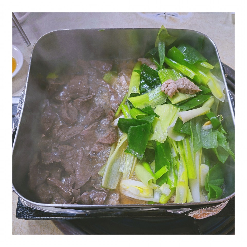 ZYUN의 12월15일 #저녁기록 
.
연신내 #목노집
.
수육이 특이한 연신새 찐맛집 #돼지수육
돼지 보쌈을 개발한 전통 맛집
.
밥도 볶아먹으면 일품🙂
.
#서울 #서울맛집 #연신내 #연신내맛집 #수육 #볶음밥