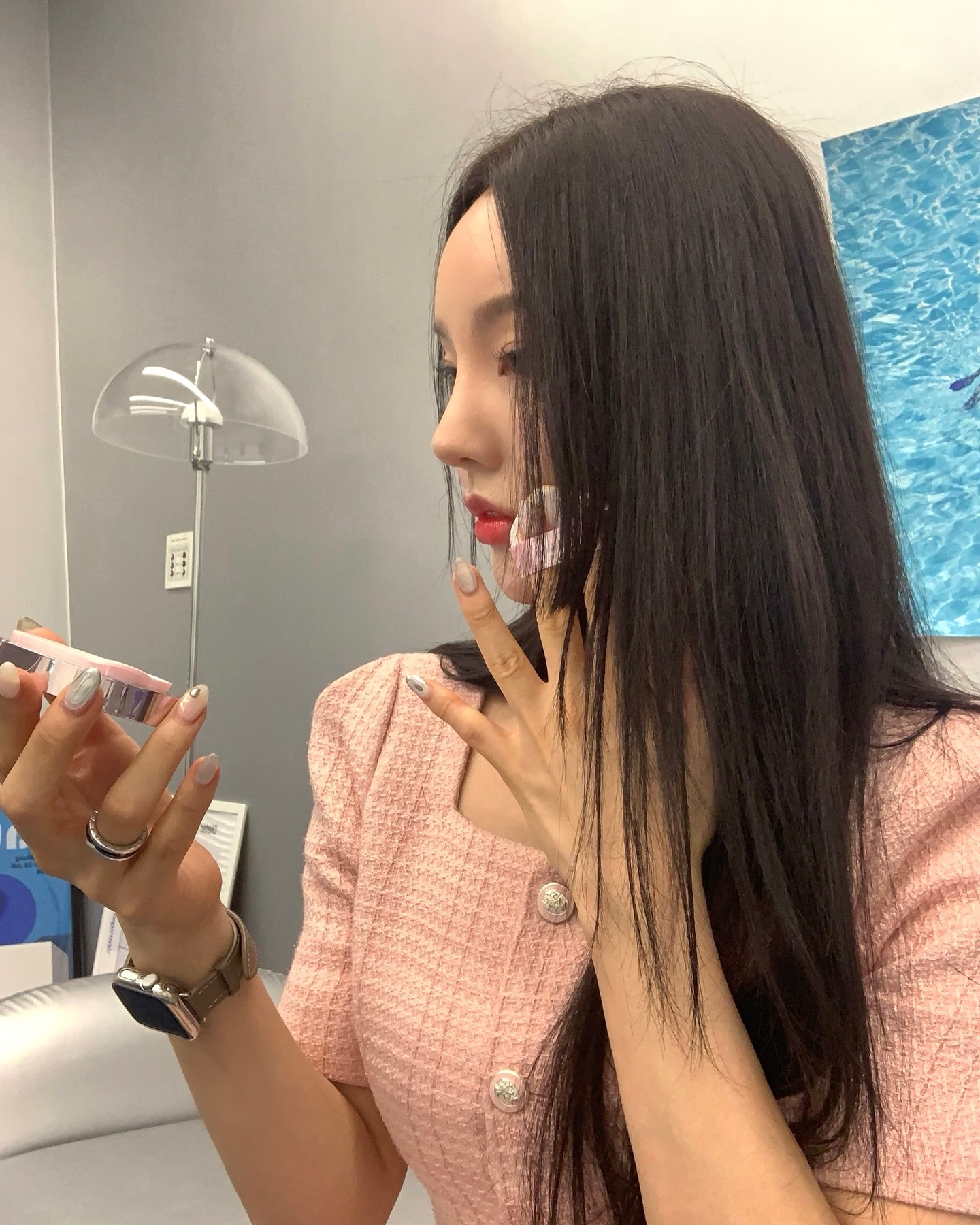 #ad banilaco_official 
바닐라코 화이트 쿠션 젤리 에디션 출시,,🐰💖✨
사랑스러운 핑크빛 컬러에 말랑말랑 젤리를 떠오르게 하는 디자인의 젤리에디션! 기존 화이트쿠션 리필과 호환도 가능해요
9월 한달 간 올리브영에서 화이트 쿠션 모이스처 젤리 에디션을 38,000원->29,600원 22% 할인된 가격으로 만나요💓💞
#바닐라코 #화이트쿠션모이스처 #젤리에디션