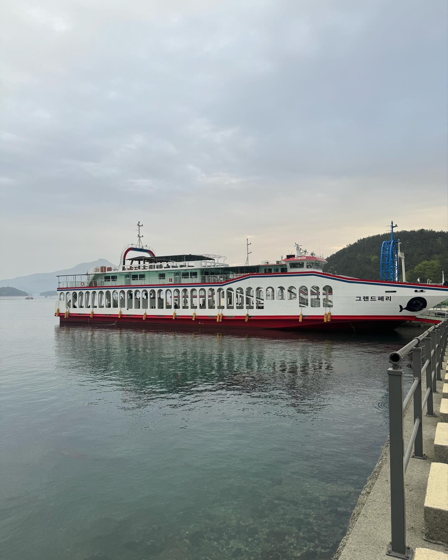 우중산행 경남 통영 사량도 지리산 옥녀봉 정복하기!!!
출렁다리 잼나고 액티비티한 산행!!!

그래도 비오는 날은 위험~미끄러워요~!!!
신랑님과 함께 우중산행 완료!!!

#경남통영여행 #우중산행☔️ #통영사량도 #배타고⛴ #사량도지리산 
#사량도옥녀봉 #사량도산행4시간 #사량도등산정복⛰️ #사량도등산 
#경치좋은산행 #경치좋은등산코스 #경남통영 #그랜드페리호 #부부등산그램 #부부그램❤️ #등산하기좋은산 #우중등반🌧️💦 #부부산행🌲 
#경남가볼만한곳 #통영사량도지리산 #통영사량도옥녀봉 #옥녀봉정상🧗‍♀️ #옥녀봉출렁다리코스 #옥녀봉 #즐거운주말💕 #맞팔해요🙌 
#맞팔환영 #등산그램⛰ #서이추환영❤️ #서이추🌸