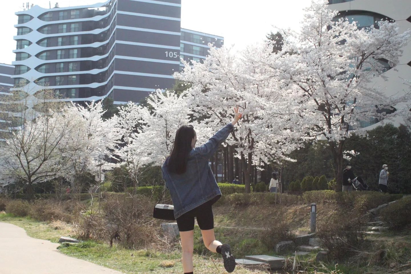 아쉬우니깐 하나 더🌸