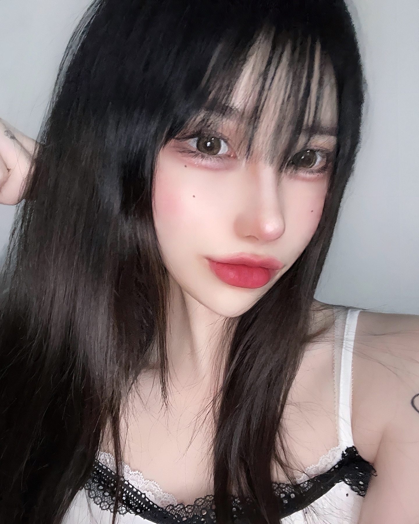 lens_town_official 자연스러운 써클라인과 은은한 발색이 특징인 엘레바 베이지🤎
흑발에도 잘 어울리쟈나?

#엘레바 #렌즈타운 #브라운렌즈 #초코렌즈 #그레이렌즈 #렌즈리뷰 #권은비 #컬러렌즈 #렌즈추천 #데일리렌즈 #lenstown