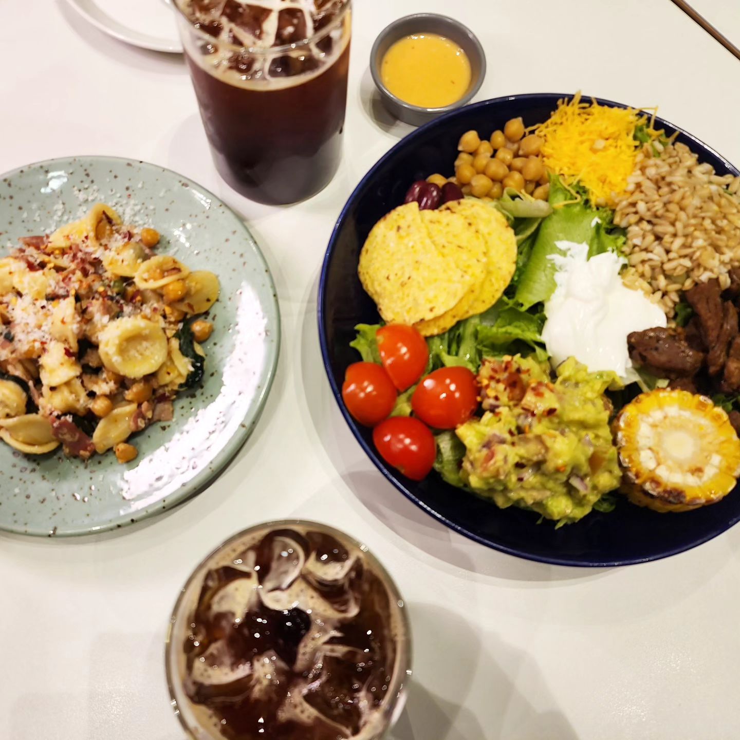 건강한 한끼 먹으러 크리스피프레시로 고고!!

📍크리스피프레시 롯데몰 김포공항점
📍주소: 서울 강서구 하늘길 77 롯데몰 김포공항점 MF층
📍메뉴: 비프플레이트 16,500원
  아메리카노 3,800원

#김포공항 맛집 #김포공항 샐러드 #김포공항 롯데몰 맛집 #김포공항 롯데몰 샐러드 #크리스피프레시 #크리스피프레시 롯데몰