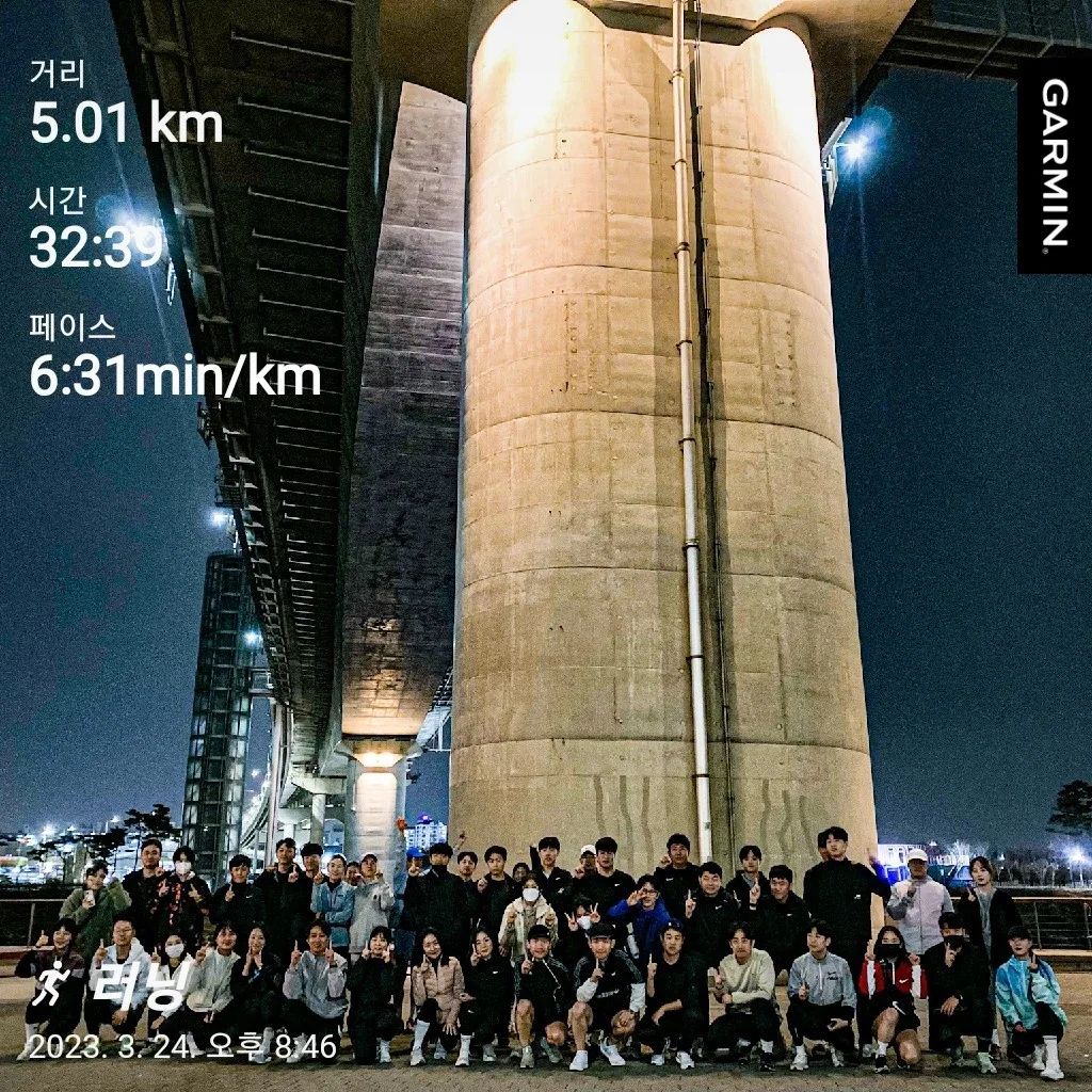 ORC 정기런🏃🏃‍♀️

뛰기에 정말 좋은 날씨였어요!!

달리기의 또다른 매력 중 하나는
어디든 내가 가고싶은곳
있고싶은 곳에서 할 수 있다는것❤️

시원한 바람 가르며
좋은 크루원들과
행복뛰뛰였습니다😊

개인 SNS에 ORC 정기런 인증시 
필수 해시태그 및 계정태그
부탁드립니다.

onerunningcrew
#onerunningcrew

Special Thanks to
🍊Leader
yeonsu1331
🍊Session Leading
yeonsu1331
🍊Staff
yeonsu1331
jjoon_hehe
Special Thanks to
A Group pacer
run_.nana
runner_g.w
B Group pacer
_ggoggoj_
y_on9
C Group pacer
lrv_hee
jeongseok.lee_
D Group pacer
mjeeeeeeeee
jinajwm
O Group pacer
yeonsu1331

📸 seodongwook

*항상 재능기부로 고생해 주시는
각 그룹 페이서 및 스위퍼분들 진심으로 감사드립니다.