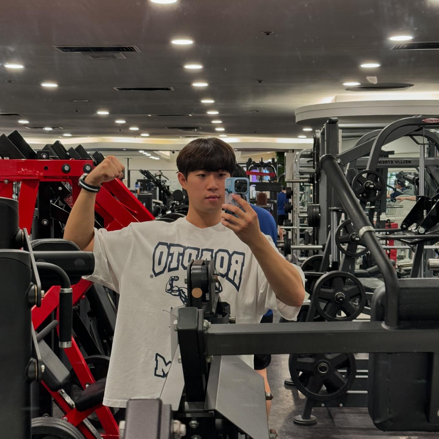 #오운완 #가슴운동 
내일 연휴라서 그런가 오늘 사람이 많이 없더라구요?
머신 자리 텅텅~ 너무좋구💪💪유산소 오랜만에하니 힘들닭
즐거운 연휴 보내세요🤩 

#헬스 #헬스타 #운동계정 #운동하는남자 #운동하는여자#운동하는직장인 #운동소통 #운동소통환영 #오운완🏋️
