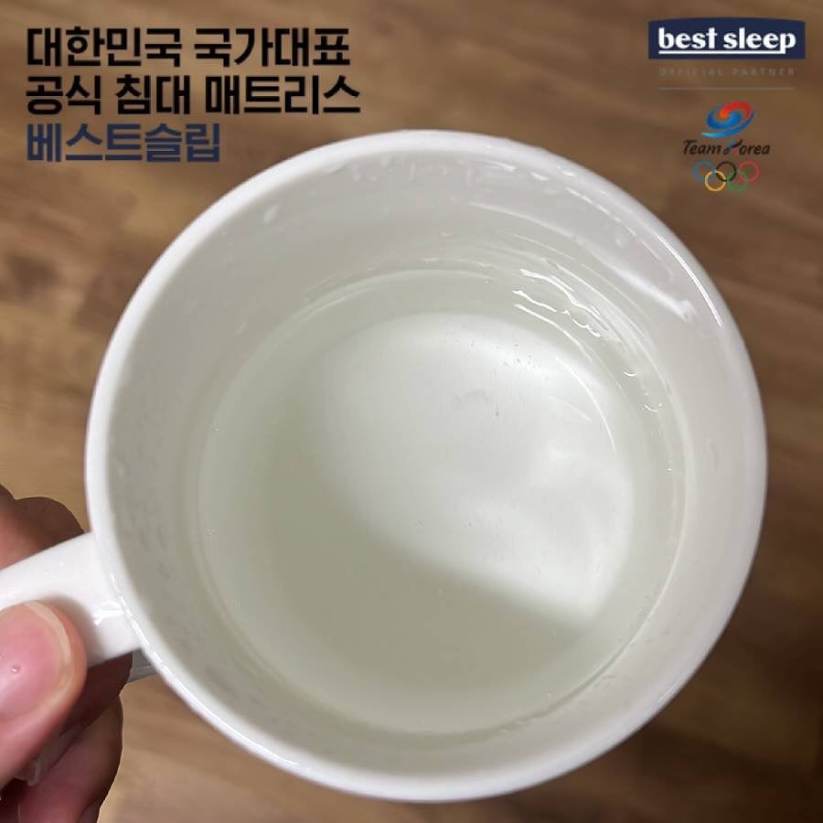 #베스트슬립 #5성급호텔침대 #국가대표매트리스 #혼수침대 #손연재침대 bestsleep.official

자기 전에 물 한 잔 마시기! 필수 중의 필수! 편안한 잠자리를 위해 자기 전에 물마시는 것으로 수분도 보충하고 따뜻한 물한잔이면 더 좋고! 몸을 따뜻하게 해서 잠자리도 따뜻하게ㅎㅎ 약 일주일간 물마시고 잠드니 좋은 습관이 형성되고 있는 것 같아서 너무 좋아요