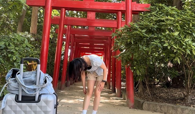 하카타 어느 신사 ⛩️ (240914)
구경갔다가 산모기물려서 긁는중에 찍힌사진ㅠㅠㅠ
그래도 가차샵 가서 (다리 긁으면서🥲) 행복해짐
일주일째 모기약 바르는중
우당탕탕 일본여행 끝!! 
.
여한이없다 후쿠오카안녕👋🏻집가자!!
.
.
.
#travelphotography#trip#하카타 
#여행스타그램#instagram#ootd
#snap#photooftheday#like#selfie 
소중한 추억이었다 
곧 다시 돌아올 또다른 여행을 기대하며 이상마침.