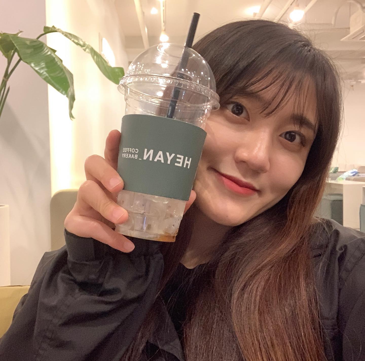 #영이스타그램🐯
⠀
다들 슬슬 제 어두운 머리가 기억 안나신다길래
Remind : 상기시키다(☝︎ ՞ਊ ՞)☝︎
⠀
사실 저도 기억 안나요🤷🏻‍♀️
뿌탈이나 얼른 할게요ㅋ
