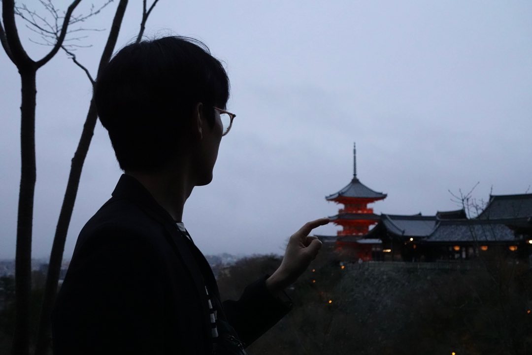 따로 찍었지만 합쳐보면 하나 👩‍❤️‍👨✨
p.s 5년 전 혼자 교토 여행 왔던 때를 살려서 똑같은 곳에서 똑같은 포즈 취해보기✌️
#kyoto #교토 #청수사 #기요미즈데라