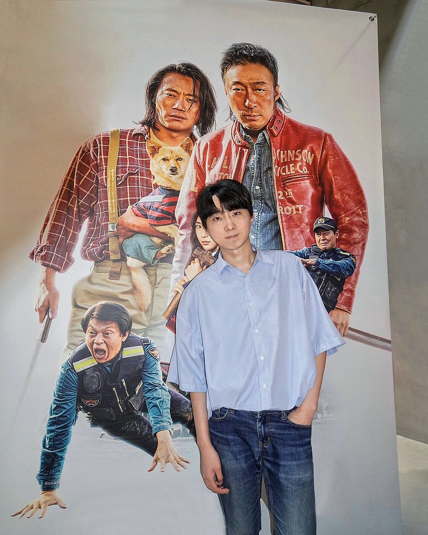 #광고 itsnew_movie 2024.06.16

스릴러, 로맨스, 액션까지! 여름을 이기는 시원함 다 모인 핸"썸머" 패키지가 돌아왔다! 고자극 오싹 코미디 영화 #핸섬가이즈 시사회에 다녀왔어요! 🐻✌️.

이성민 X 이희준 X 공승연 X 박지환 X 이규형의 새로운 "핸썸" 연기 존잘러들의 웃음 가득한 첫 등장부터 시작해서, 이성민 & 이희준의 파격 변신, 박지환 & 이규형의 환장 콤비, 거기다 예측 불가한 긴장감과 괴팍한 코미디까지! 여름에 어울리는 야무진 종합세트를 영화 #핸섬가이즈 에서 만날 수 있었답니다. 🥰😍.

오싹한 장면을 즐기다 보면 따라오는 웃음 단짝들의 단짠단짠하면서도 자꾸만 보고 싶어지고, 장르도 정말 다양해서 예측 불가능한 다음 장면들까지! 101분의 러닝타임 동안 시간 가는 줄 몰랐네요! 영화 #핸섬가이즈 는 6월 26일 개봉될 예정이라고 하니, 다들 많은 관심과 사랑 부탁드리겠습니다. 🙇‍♂️🙋‍♂️.
 
 
itsnew_movie
#유료광고 #영화 #핸섬가이즈 #오싹한집들이시사회 #6월26일극장개봉 #오싹한집들이후기 #핸섬가이즈_꿀잼 #이성민 #이희준 #공승연 #박지환 #이규형 #HandsomeGuys